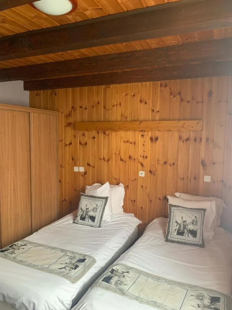 Bedroom, Bed in Hotels Les Catrems & Le Montagnou