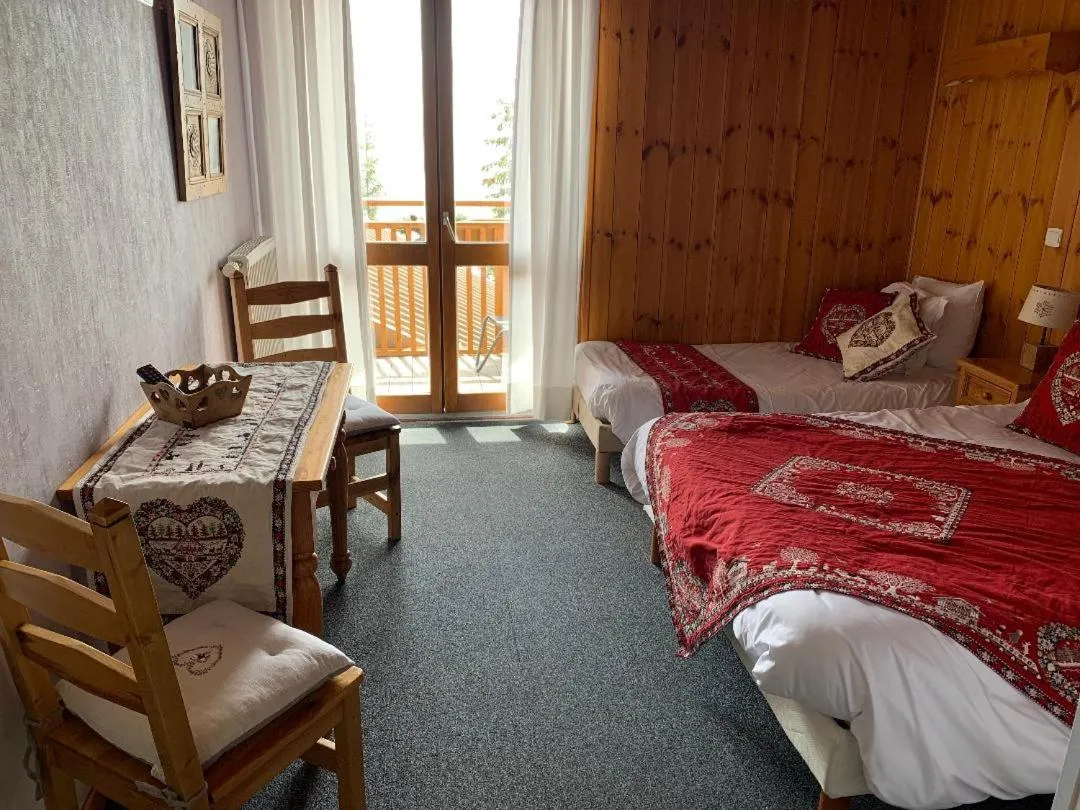Balcony/Terrace, Bed in Hotels Les Catrems & Le Montagnou