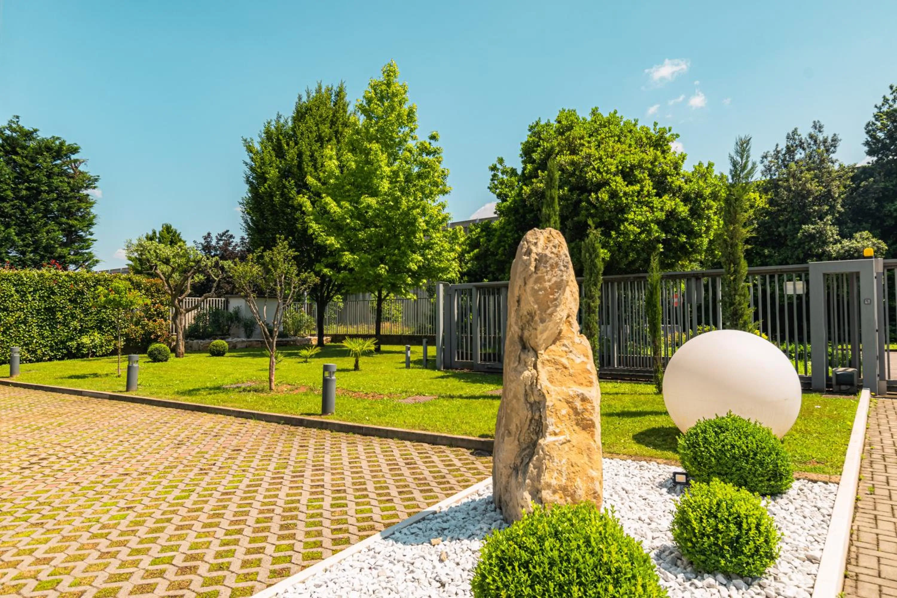 Garden in One Hotel & Restaurant