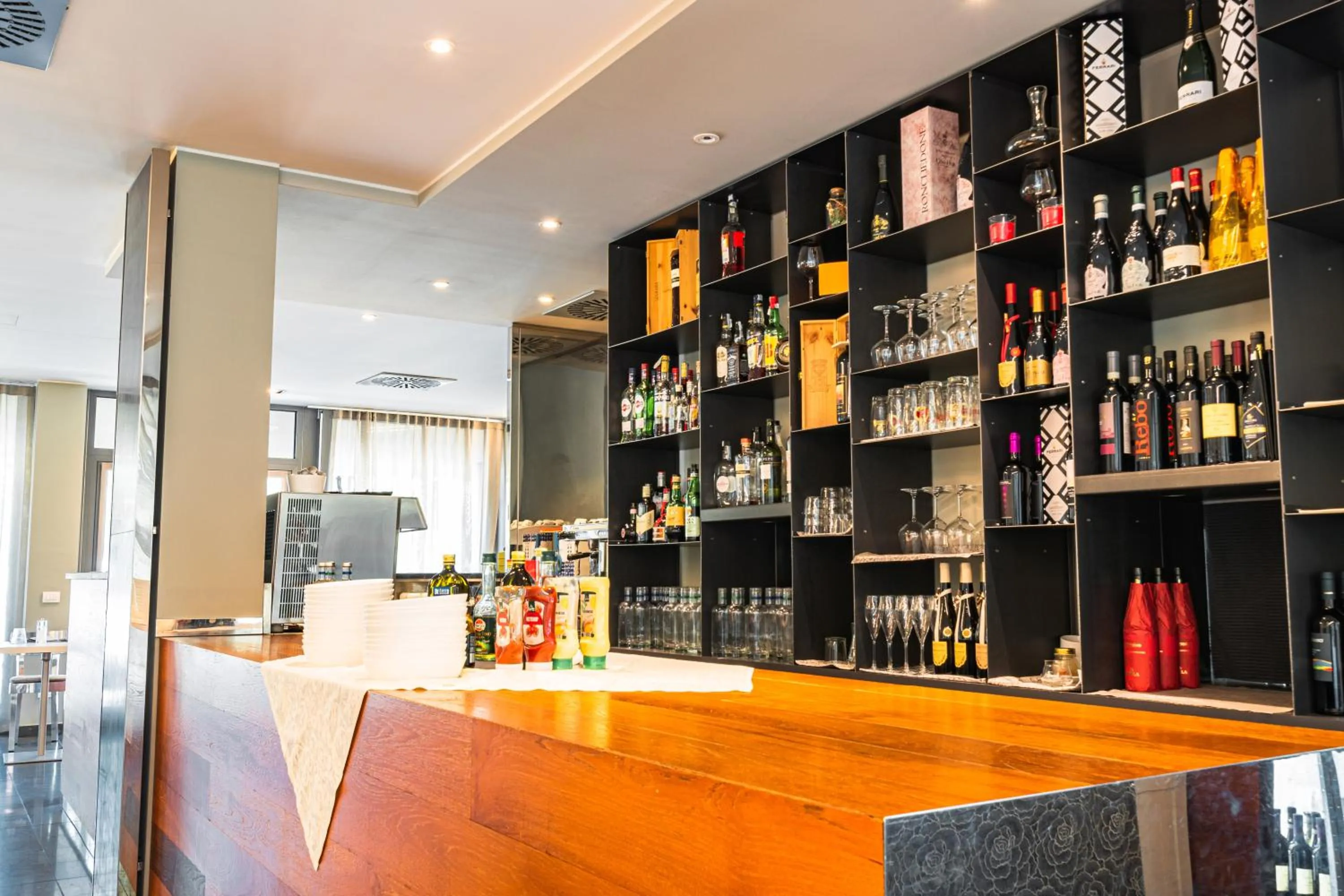 Restaurant/places to eat in One Hotel & Restaurant