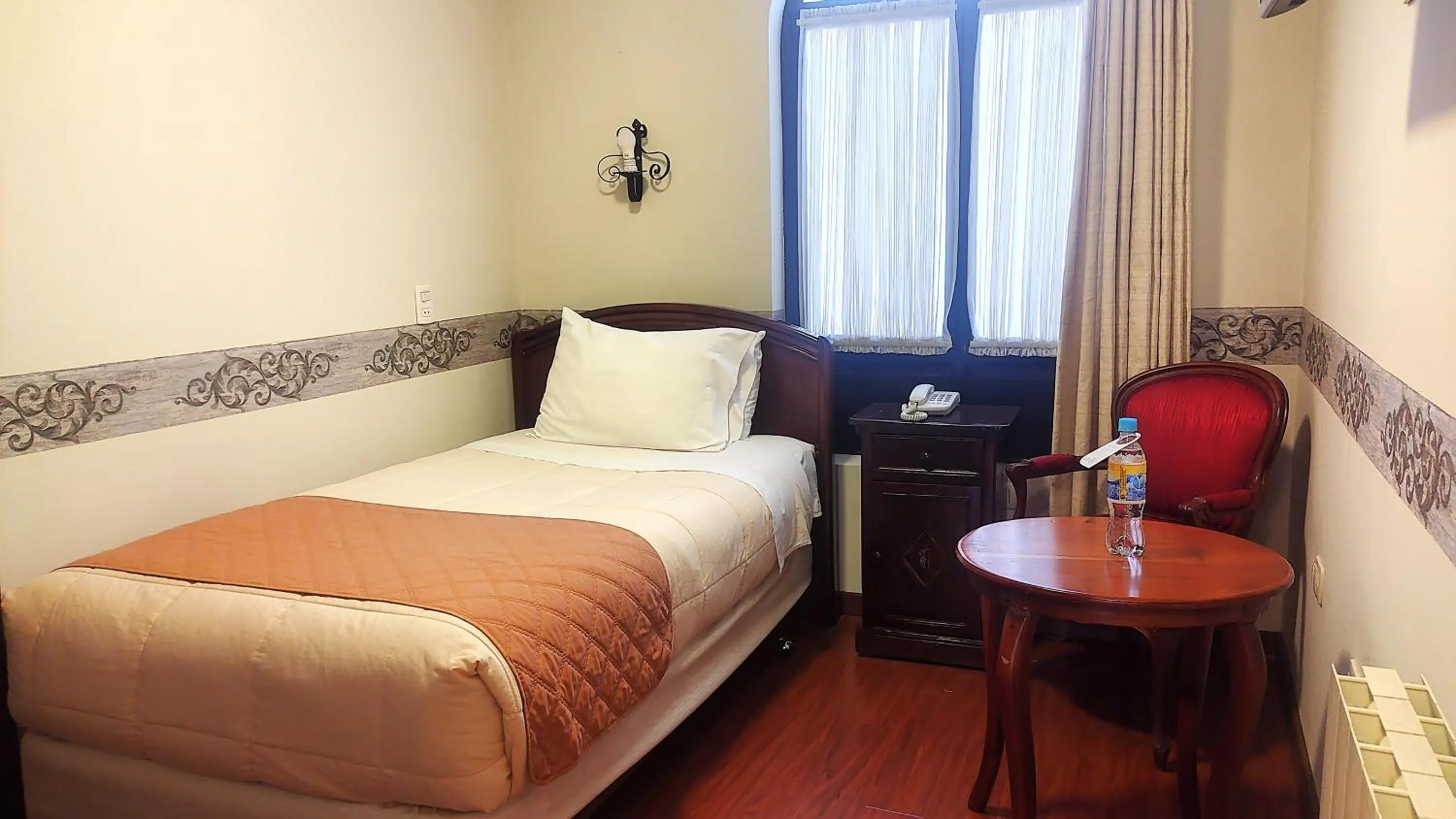 Bed in Hostal Colonial Potosi