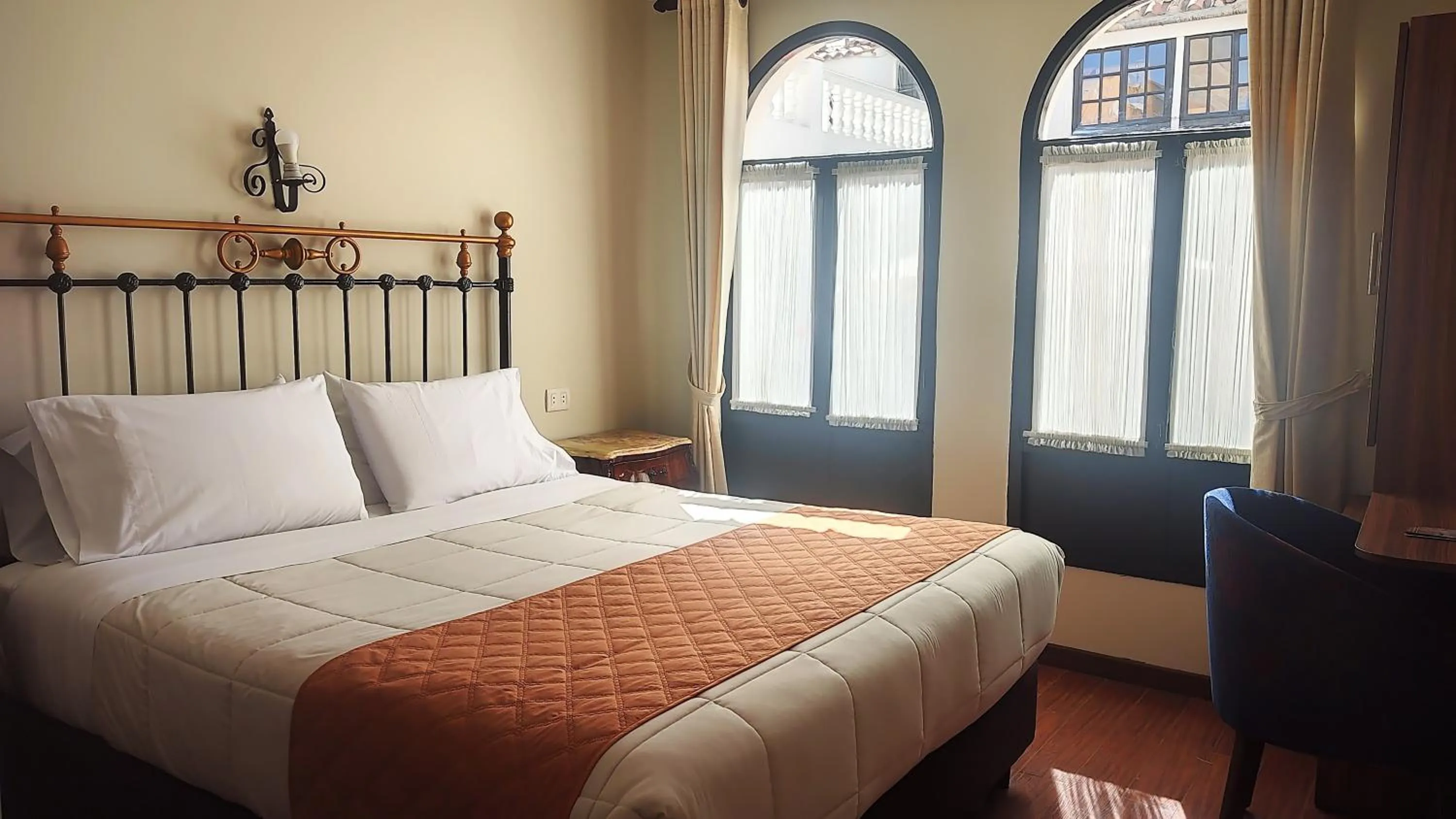 Photo of the whole room, Bed in Hostal Colonial Potosi