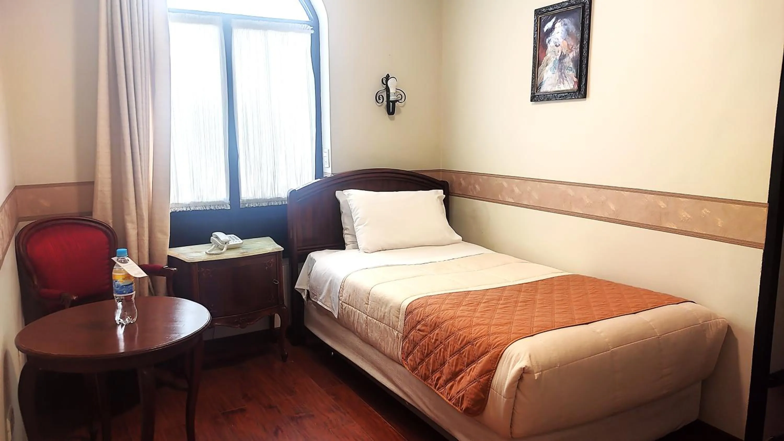 Bed in Hostal Colonial Potosi