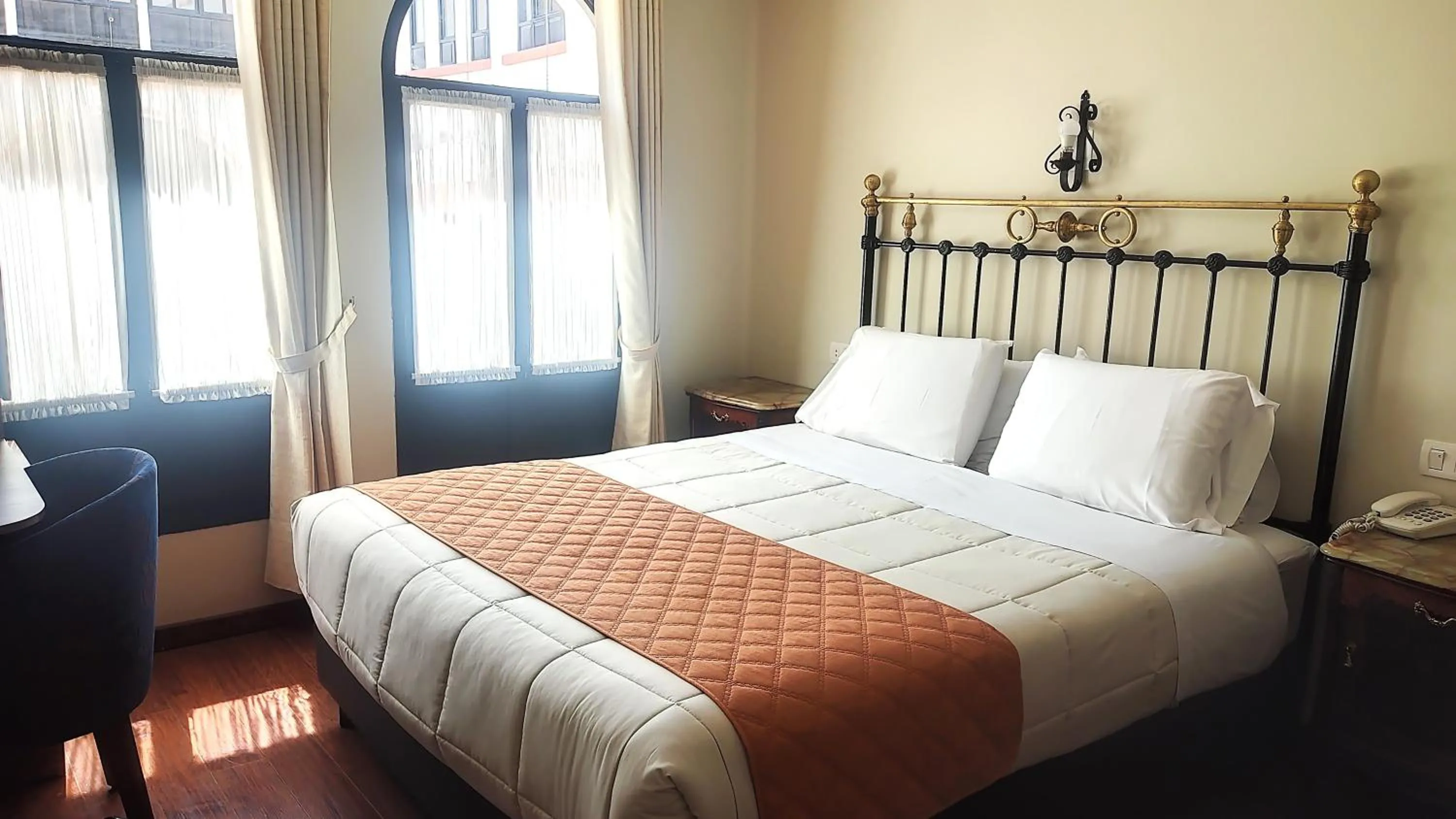 Photo of the whole room, Bed in Hostal Colonial Potosi