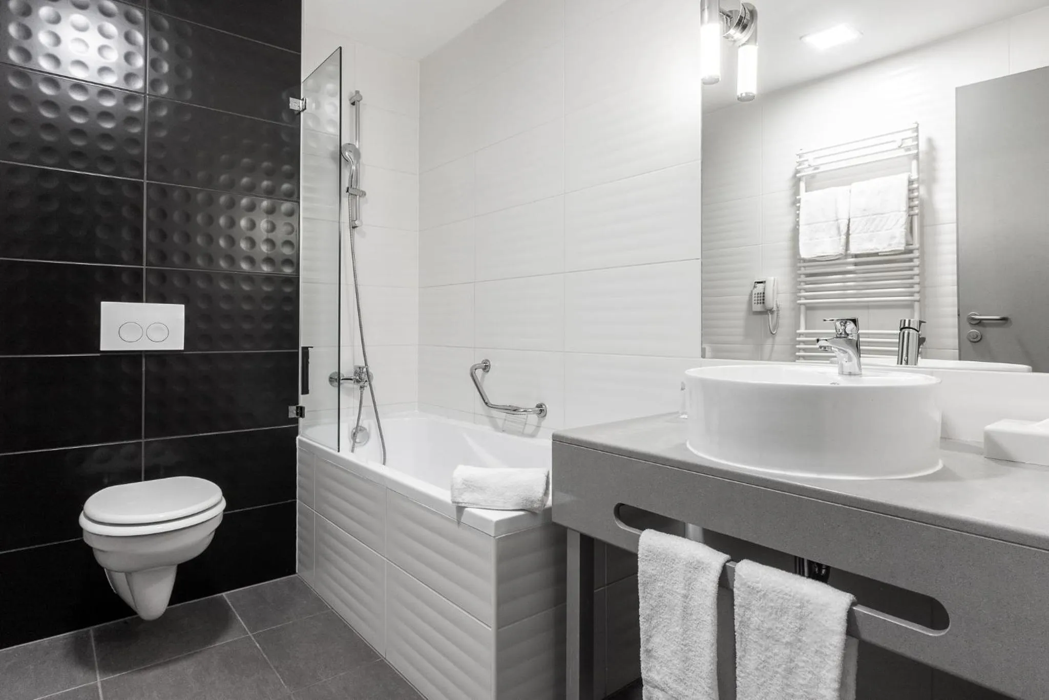 Shower in Akeah Verdi Budapest