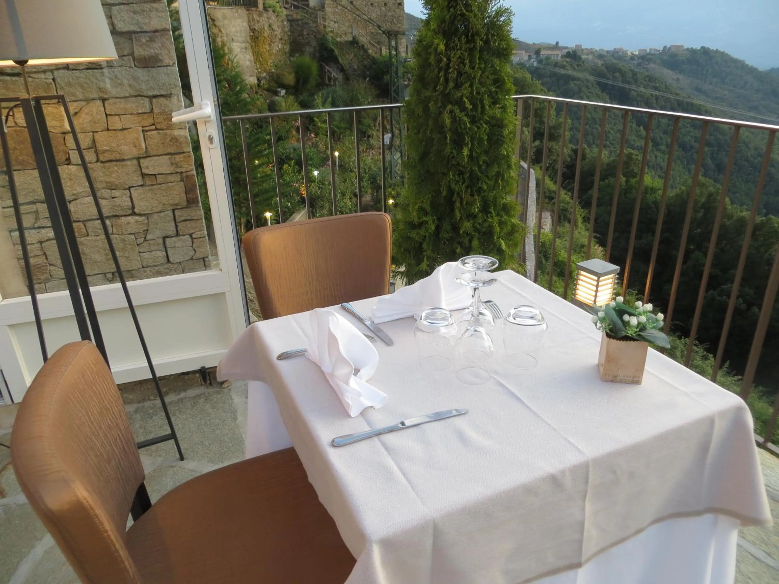 Restaurant/places to eat in Casa Di Lucia Mi-Hotel