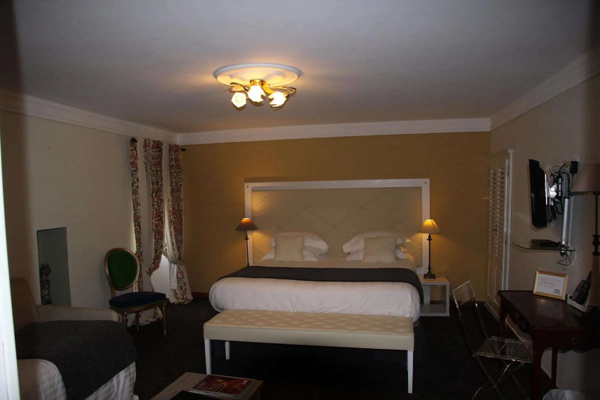 Bed in Casa Di Lucia Mi-Hotel