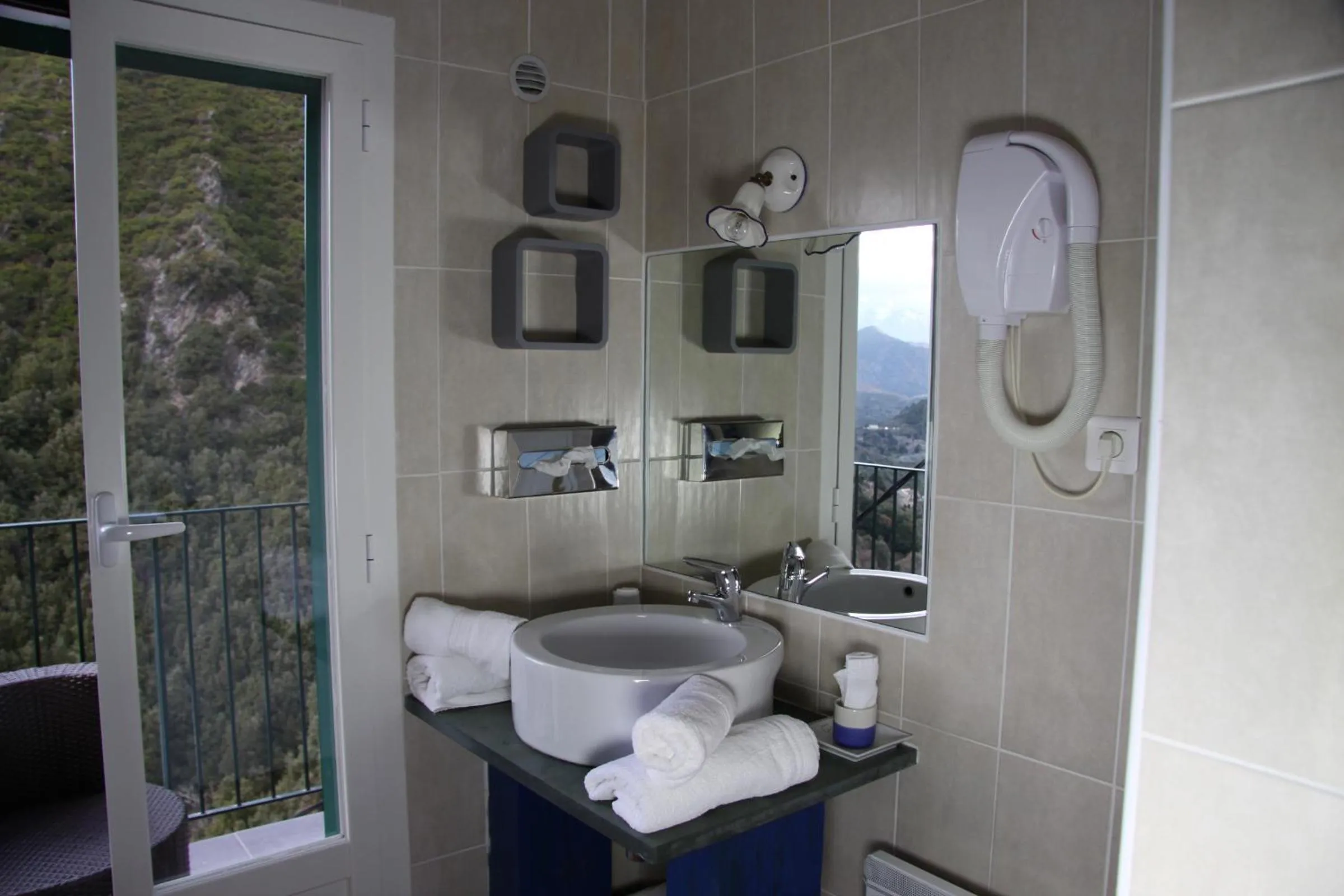 Bathroom in Casa Di Lucia Mi-Hotel