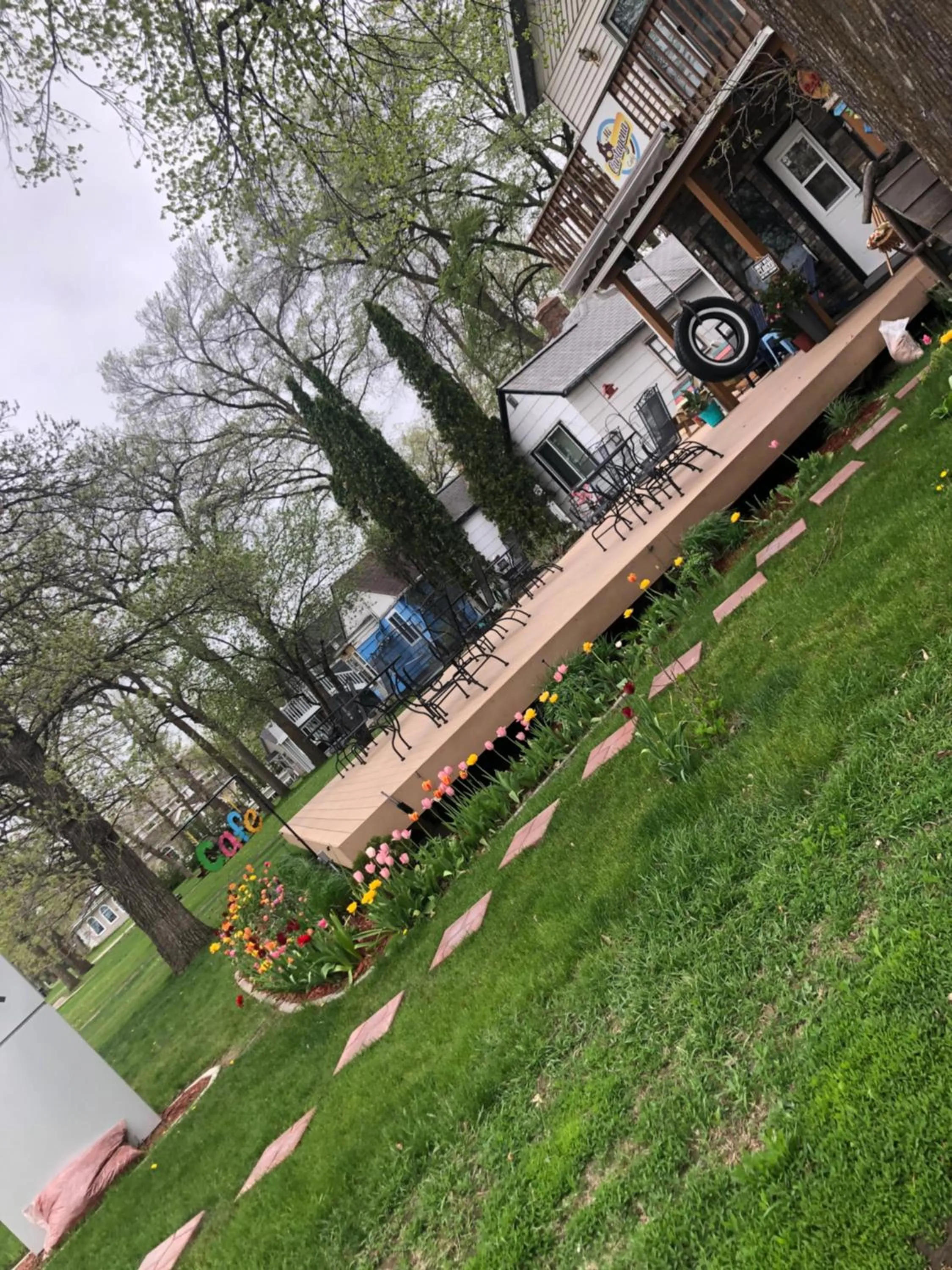 Restaurant/places to eat in Lakes Inn