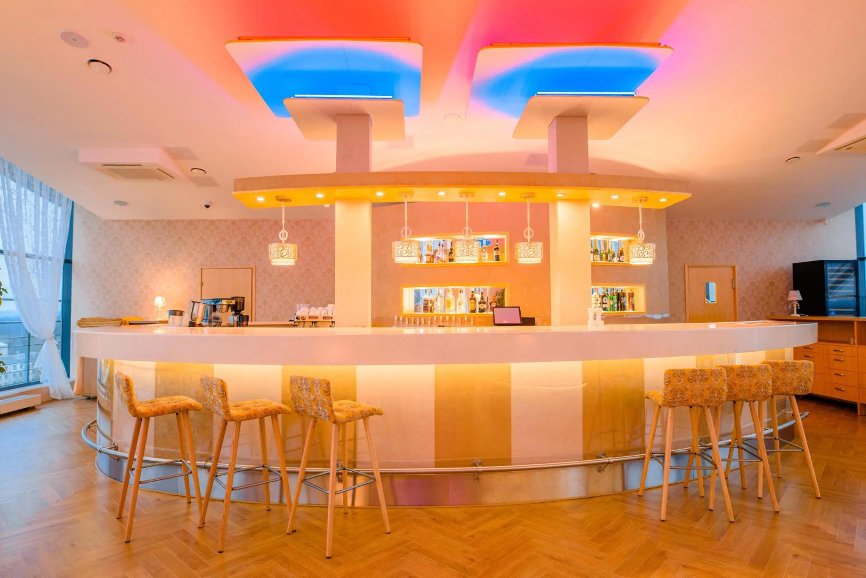 Restaurant/places to eat in Park Hotel Latgola