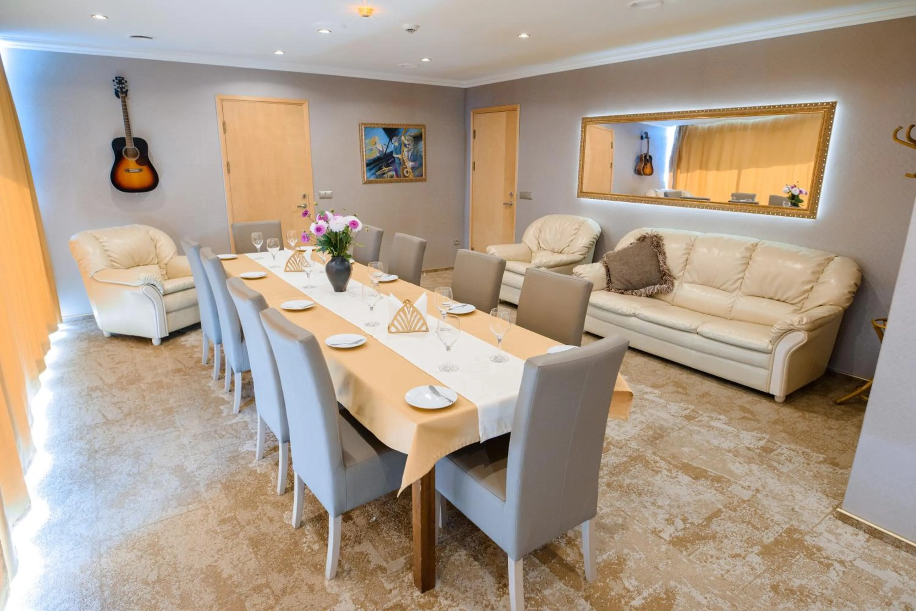 Restaurant/places to eat in Park Hotel Latgola