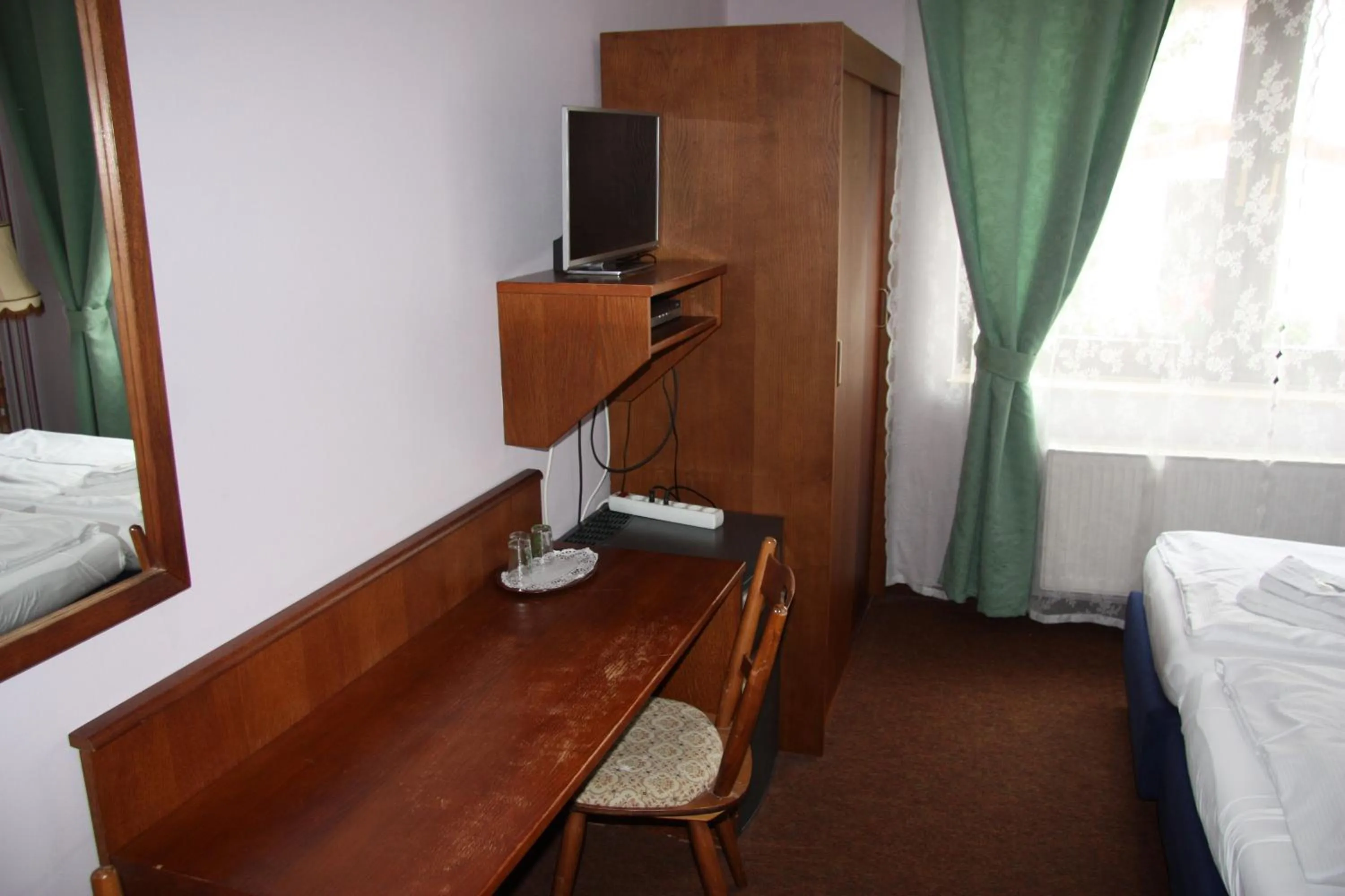 TV and multimedia, Bed in Hotel Zum goldenen Stern