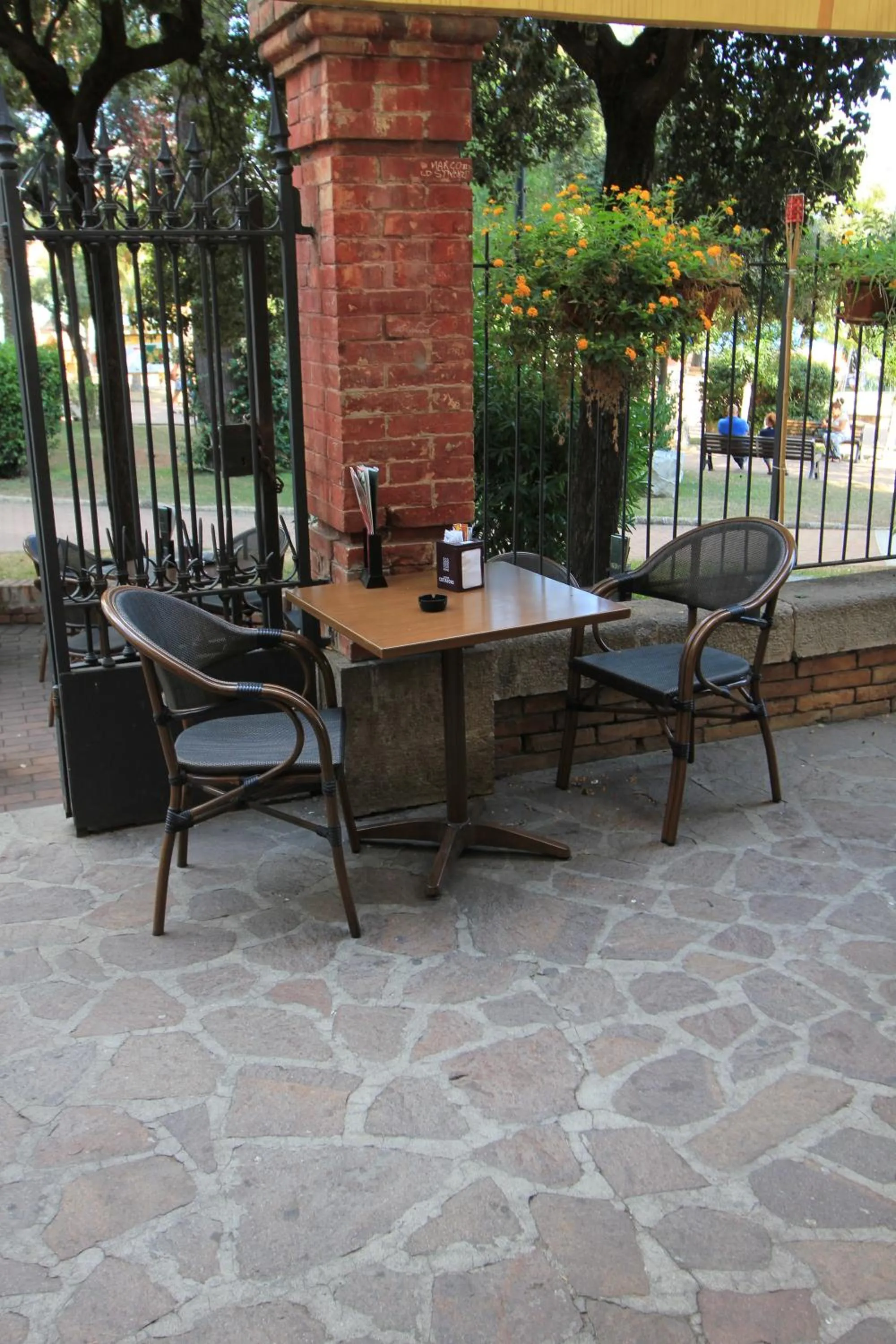 Restaurant/places to eat in B&B Vitruvio Suites