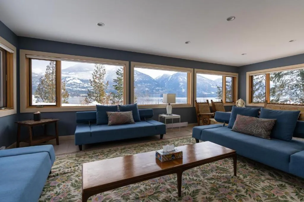 Living room in The Sentinel