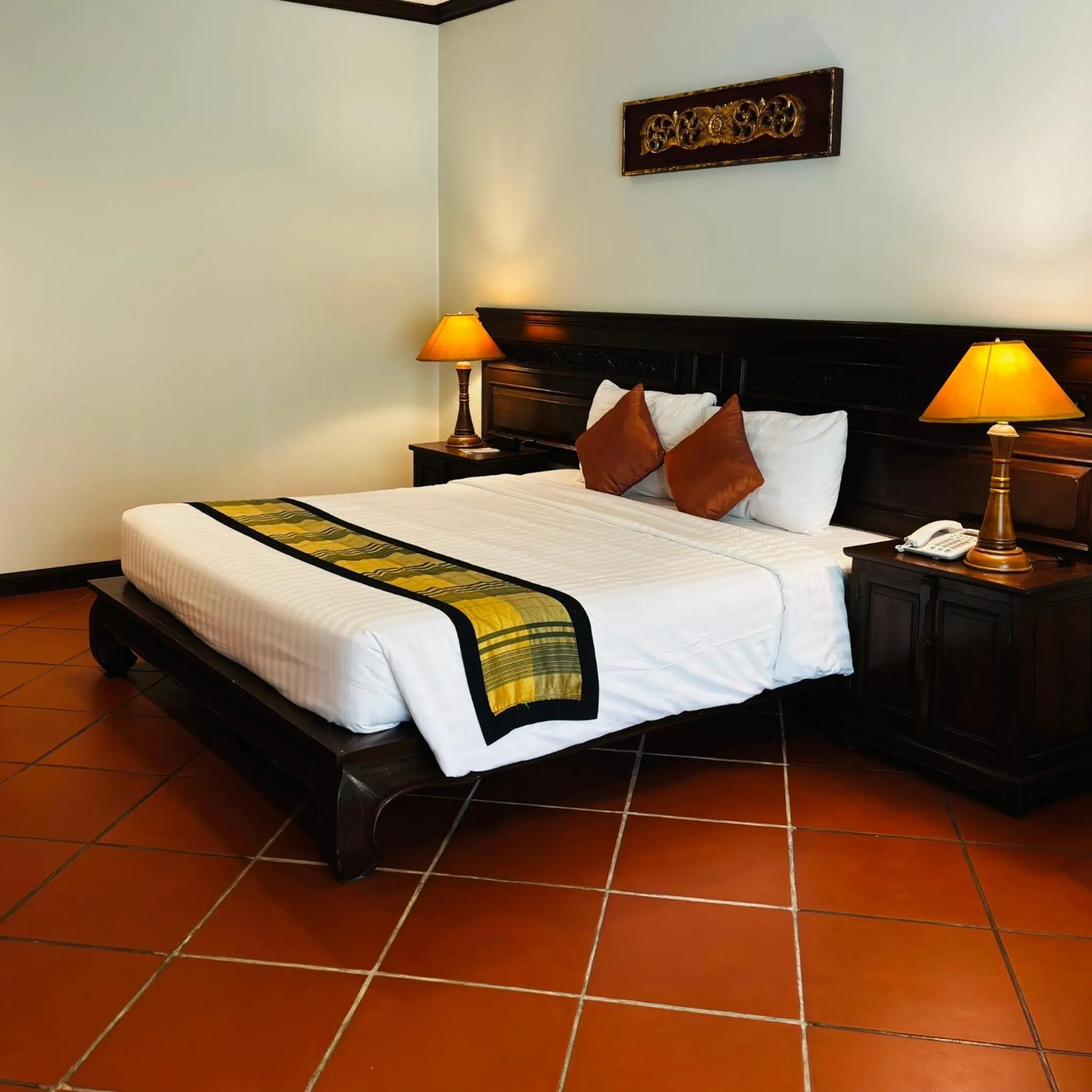 Bed in Avalon Beach Resort