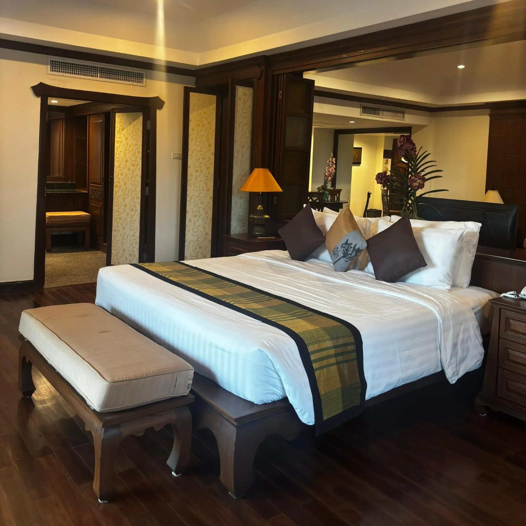 Bed in Avalon Beach Resort