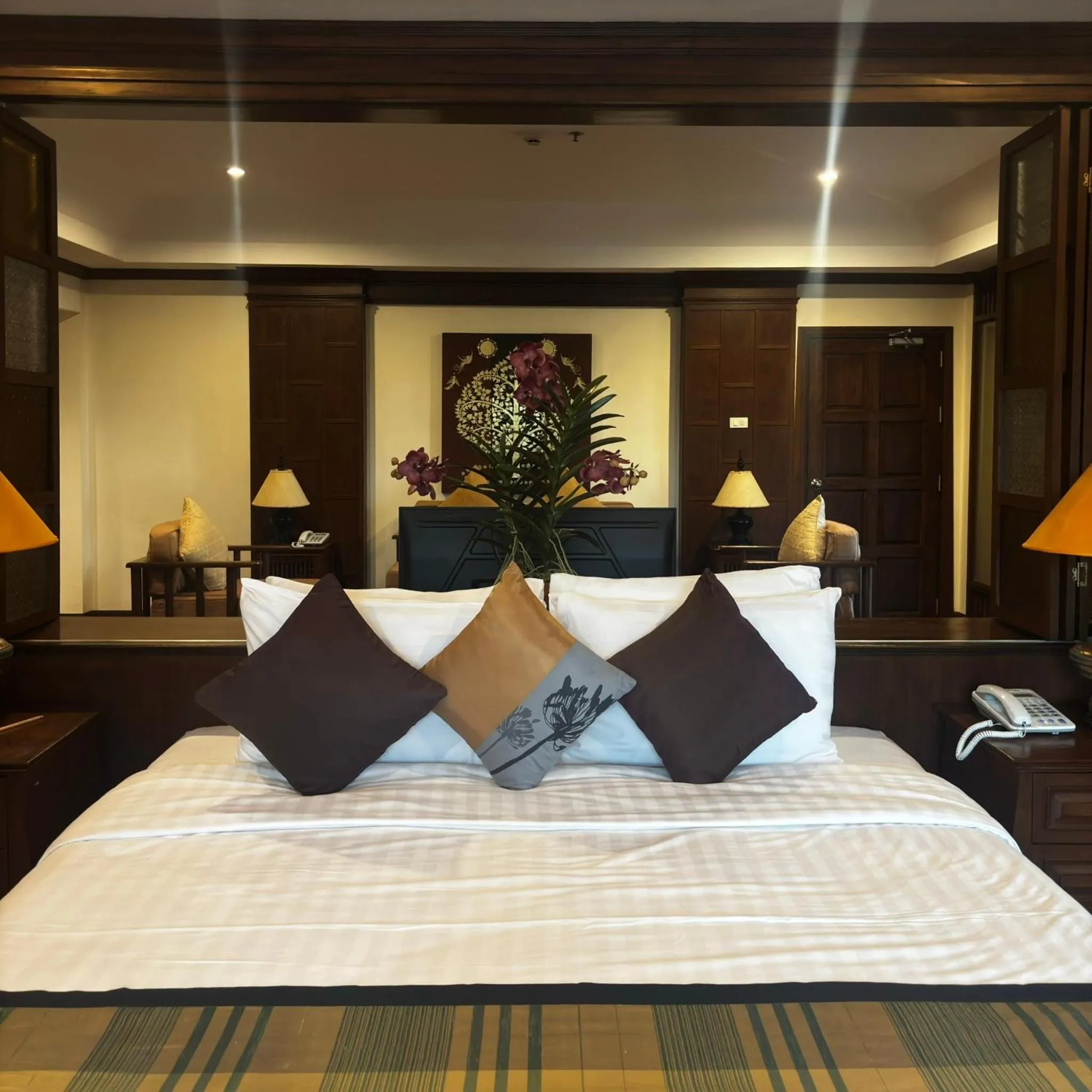 Bed in Avalon Beach Resort