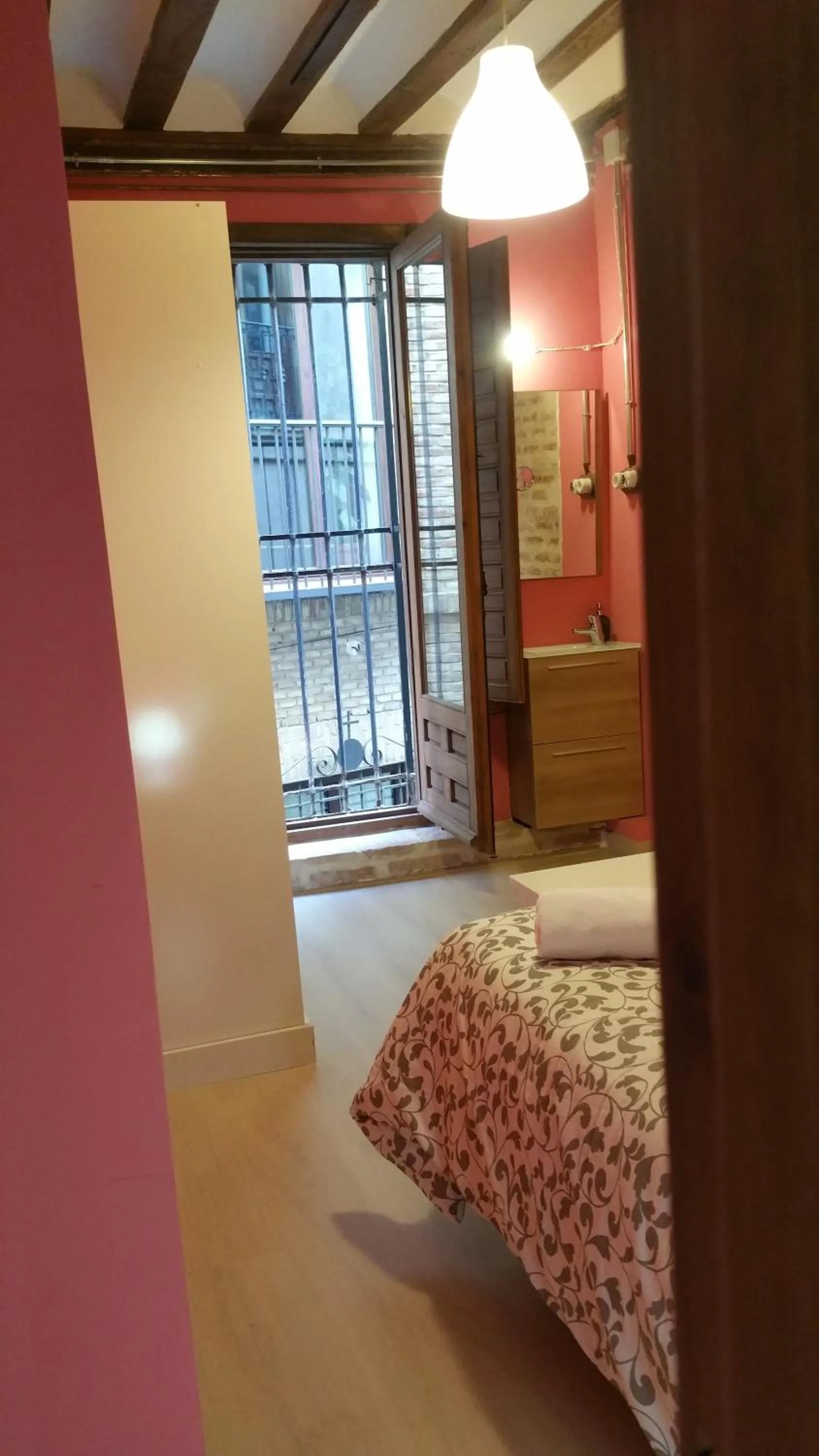 Bedroom, Bed in Toledo Flat, City Centre