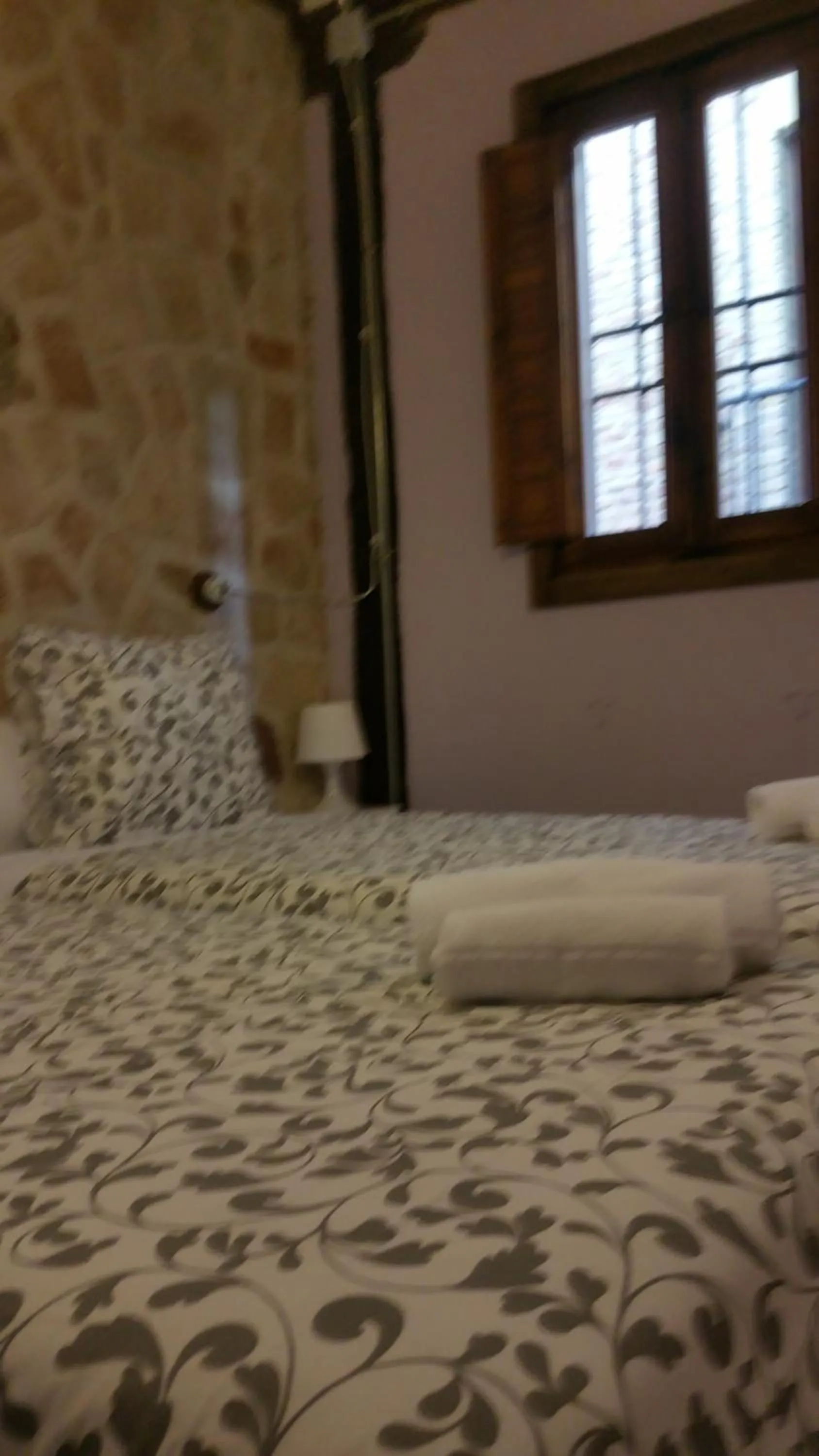 Bedroom, Bed in Toledo Flat, City Centre