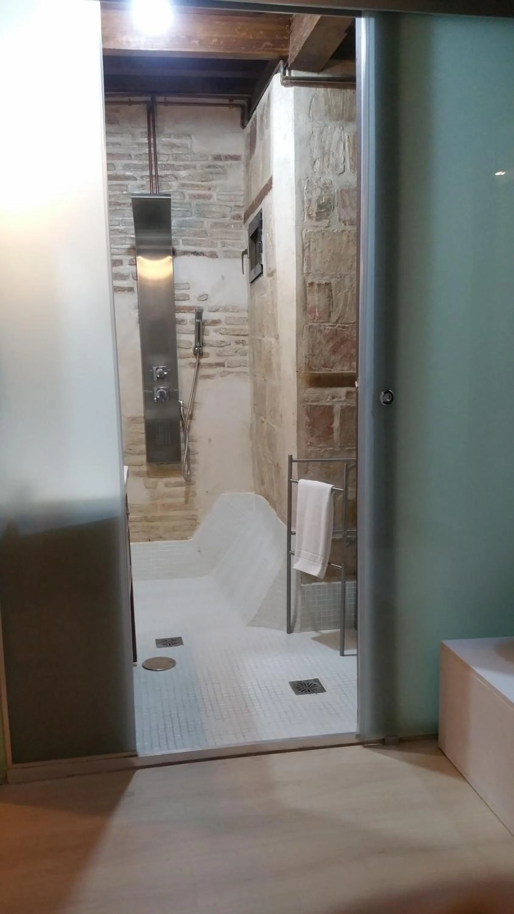 Bathroom in Toledo Flat, City Centre