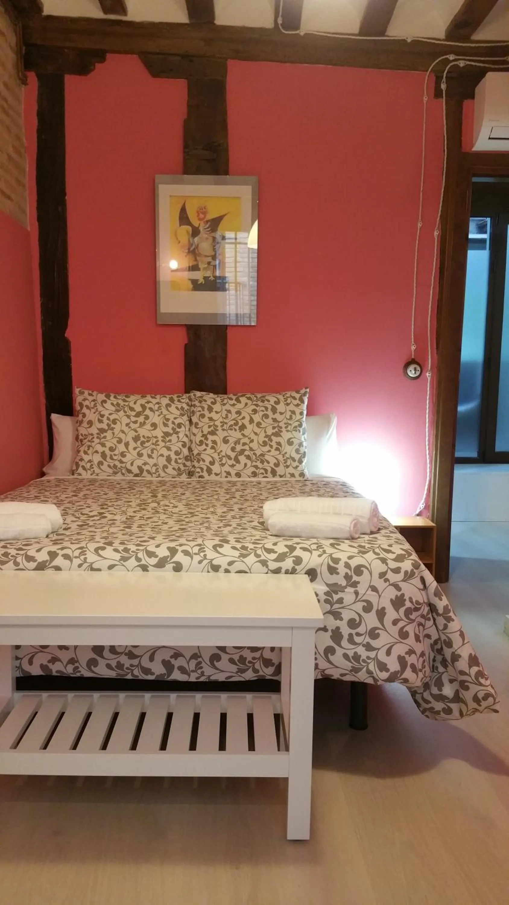 Bedroom, Bed in Toledo Flat, City Centre