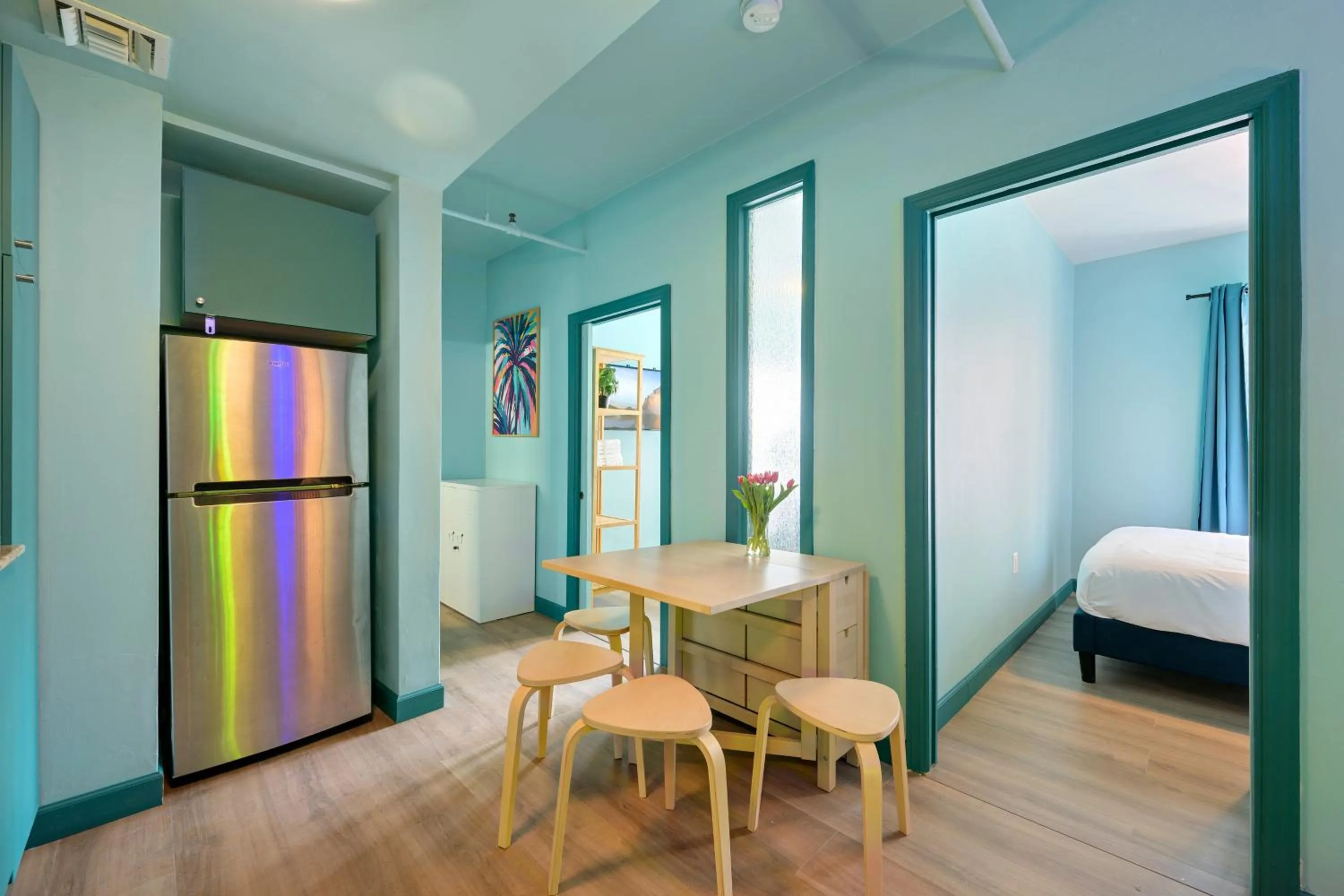 Kitchen or kitchenette, Bed in Barbizon on Ocean Drive Apartments