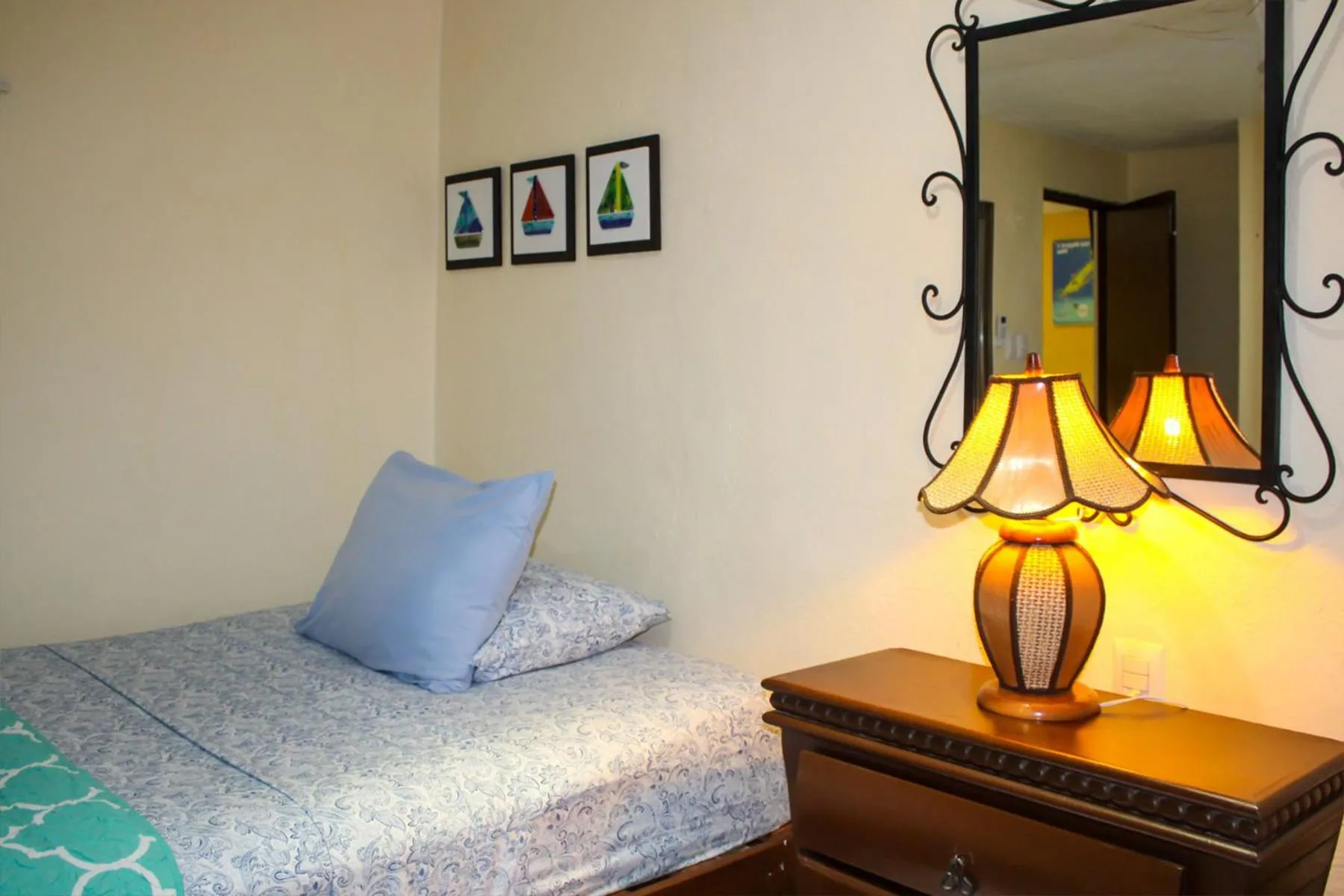 Bed in Cande's Apartments