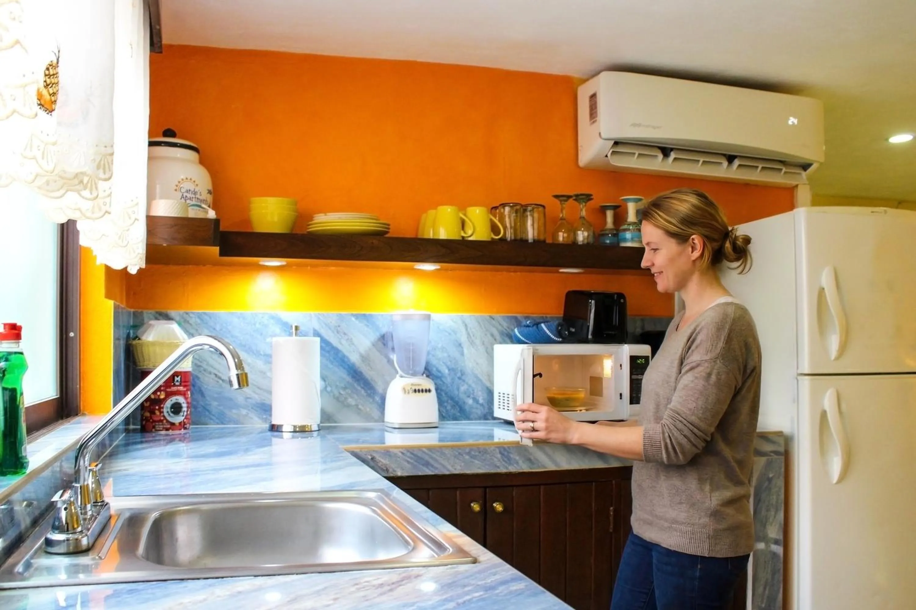 Cande's Apartments