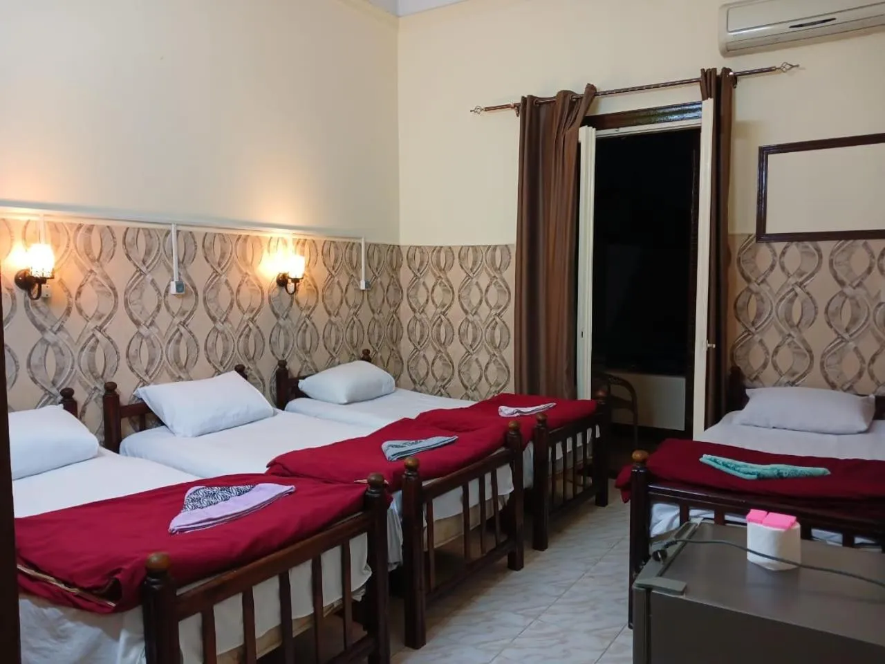 Bed in New Palace Hotel