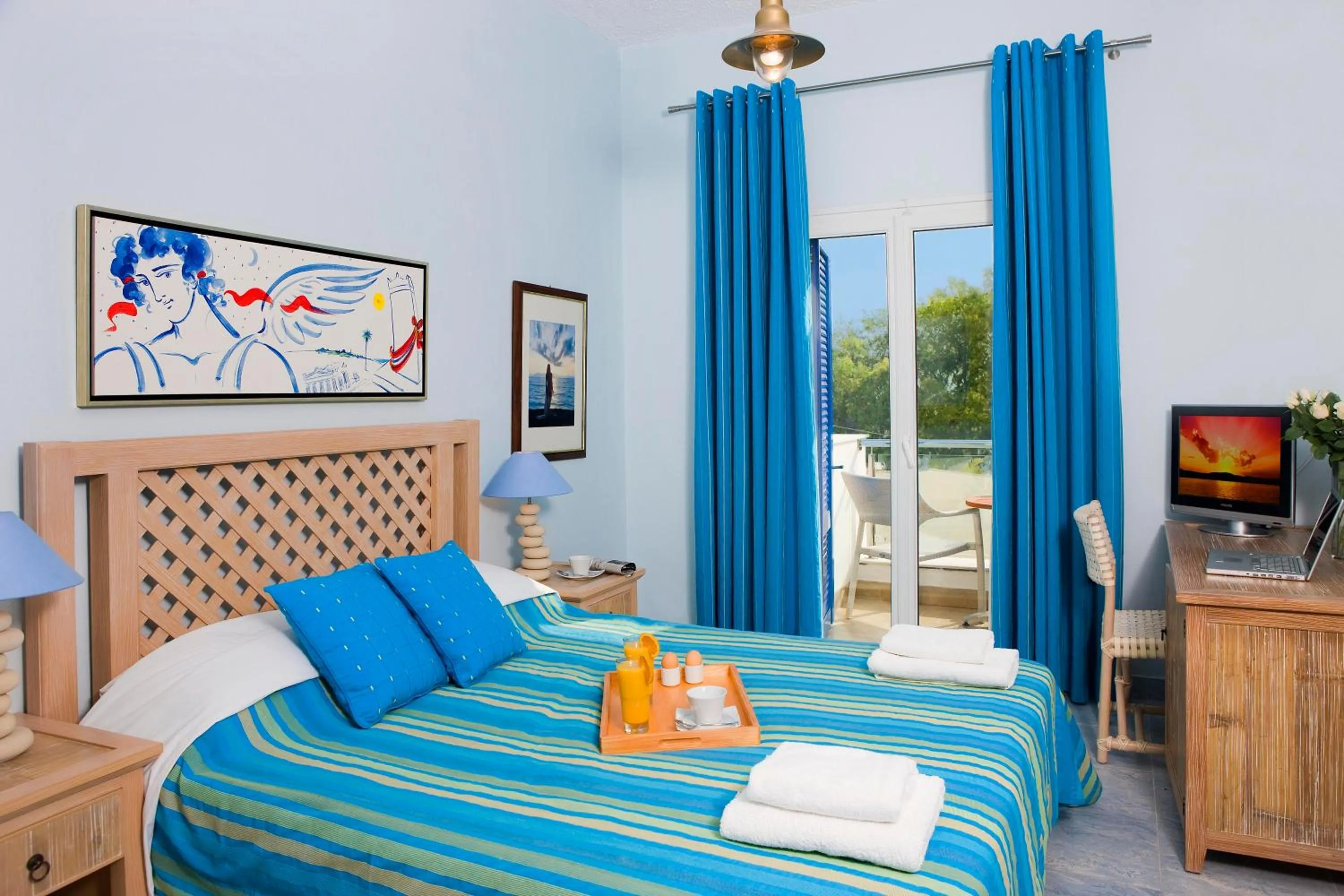 TV and multimedia, Bed in Alesahne Beach Hotel