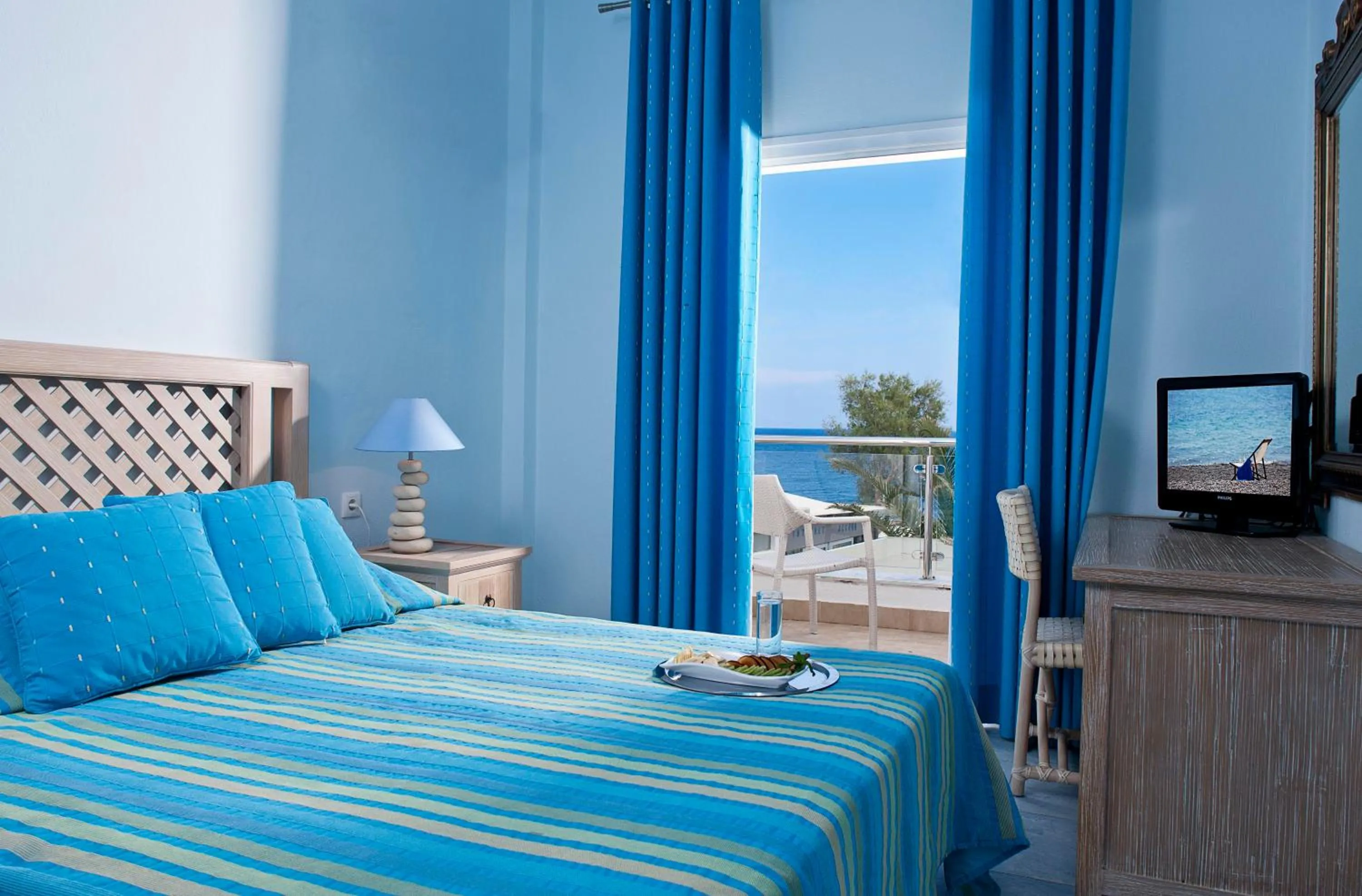 Bed in Alesahne Beach Hotel