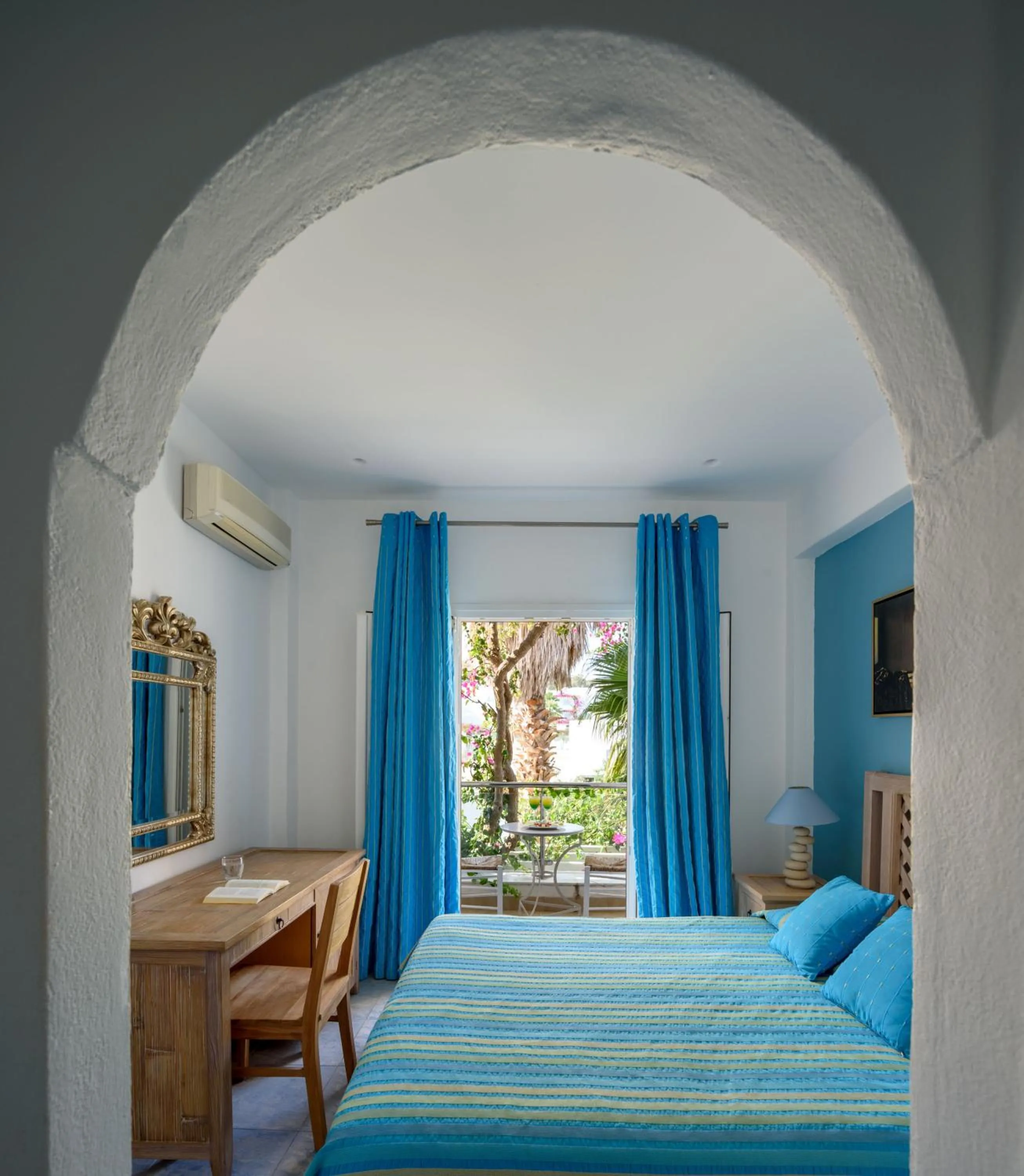 Bed in Alesahne Beach Hotel
