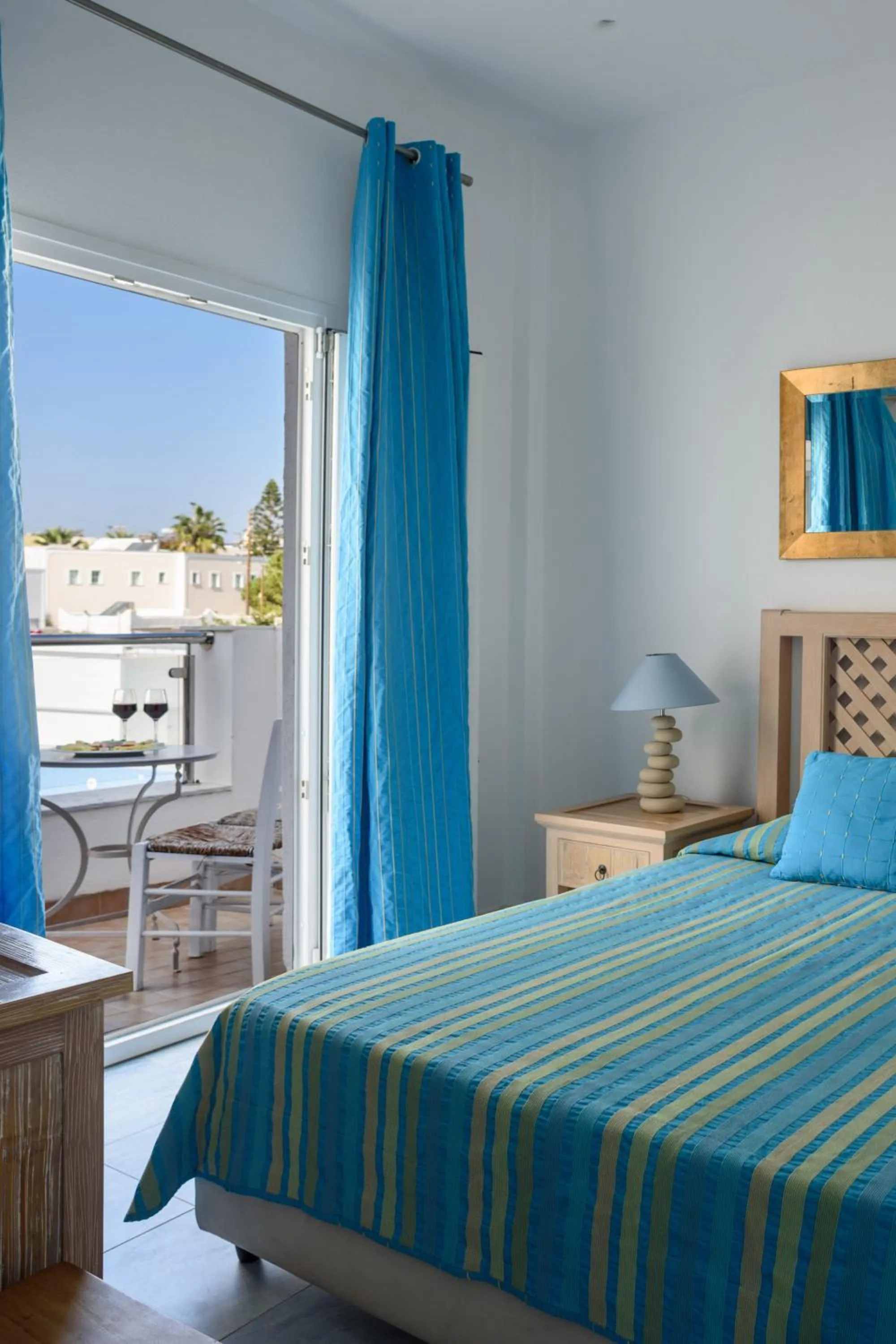 Bed in Alesahne Beach Hotel