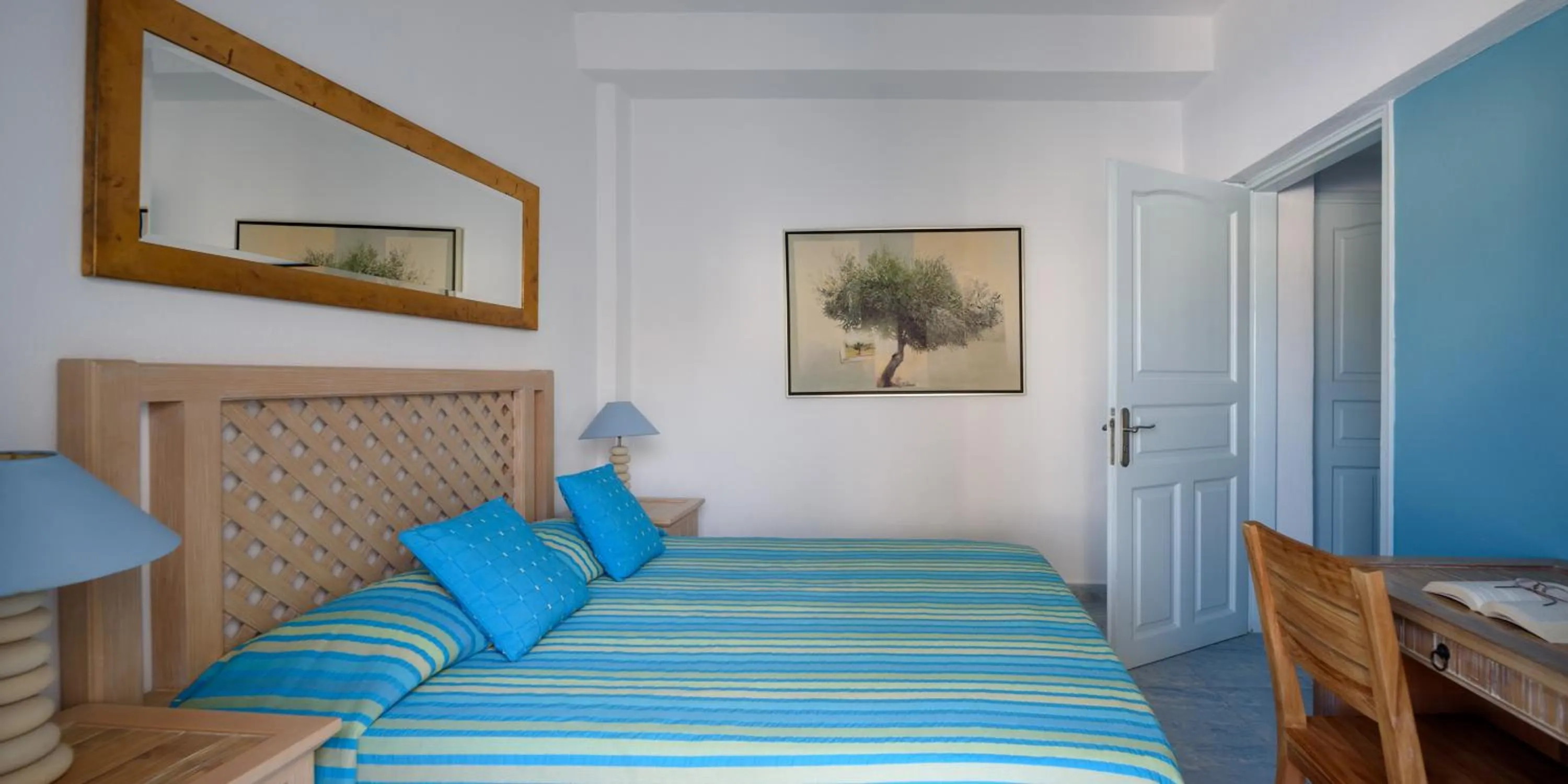 Decorative detail, Bed in Alesahne Beach Hotel