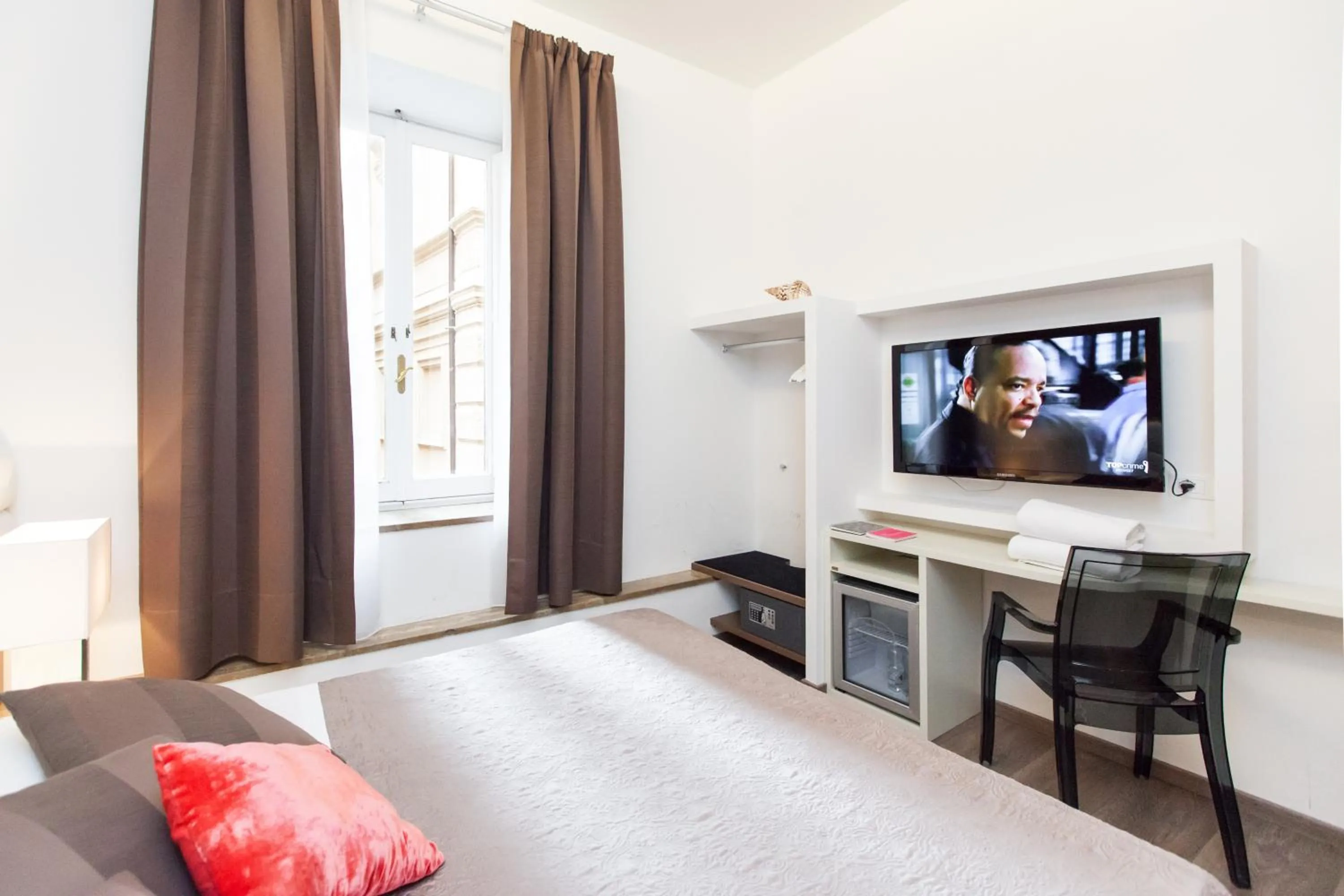 Bed in Town House Fontana Di Trevi