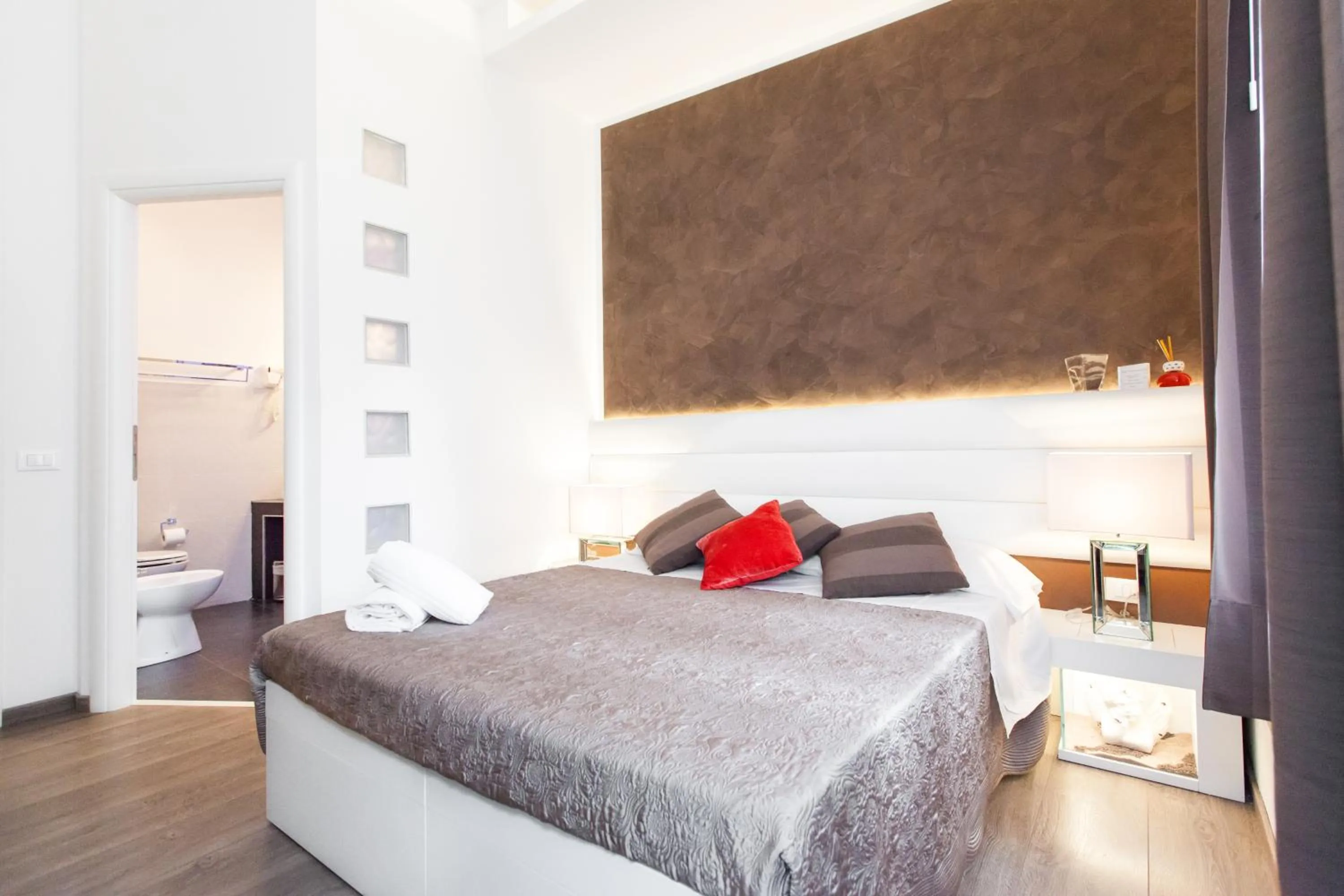 Bed in Town House Fontana Di Trevi