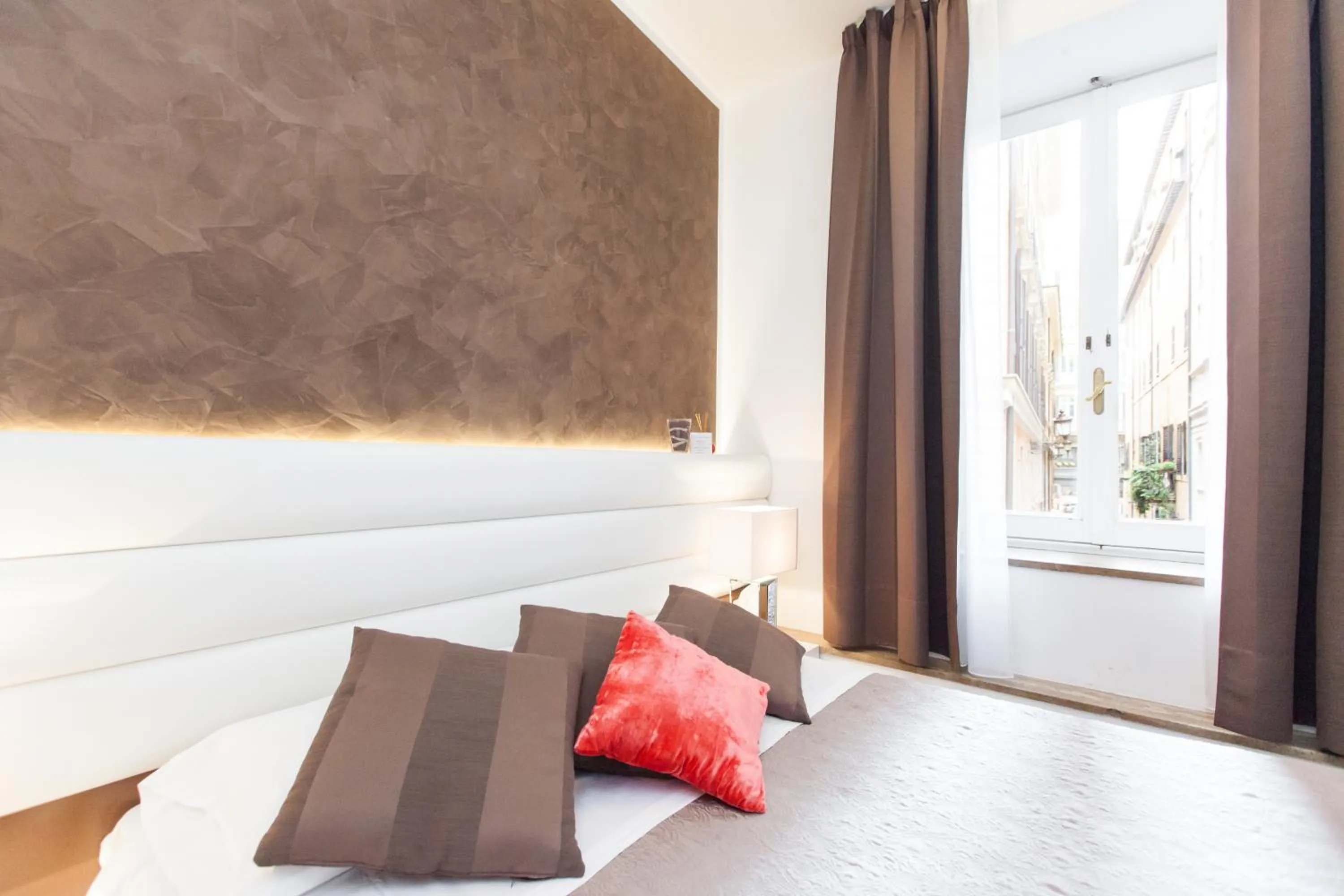 Bed in Town House Fontana Di Trevi