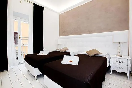 Bed in Town House Fontana Di Trevi