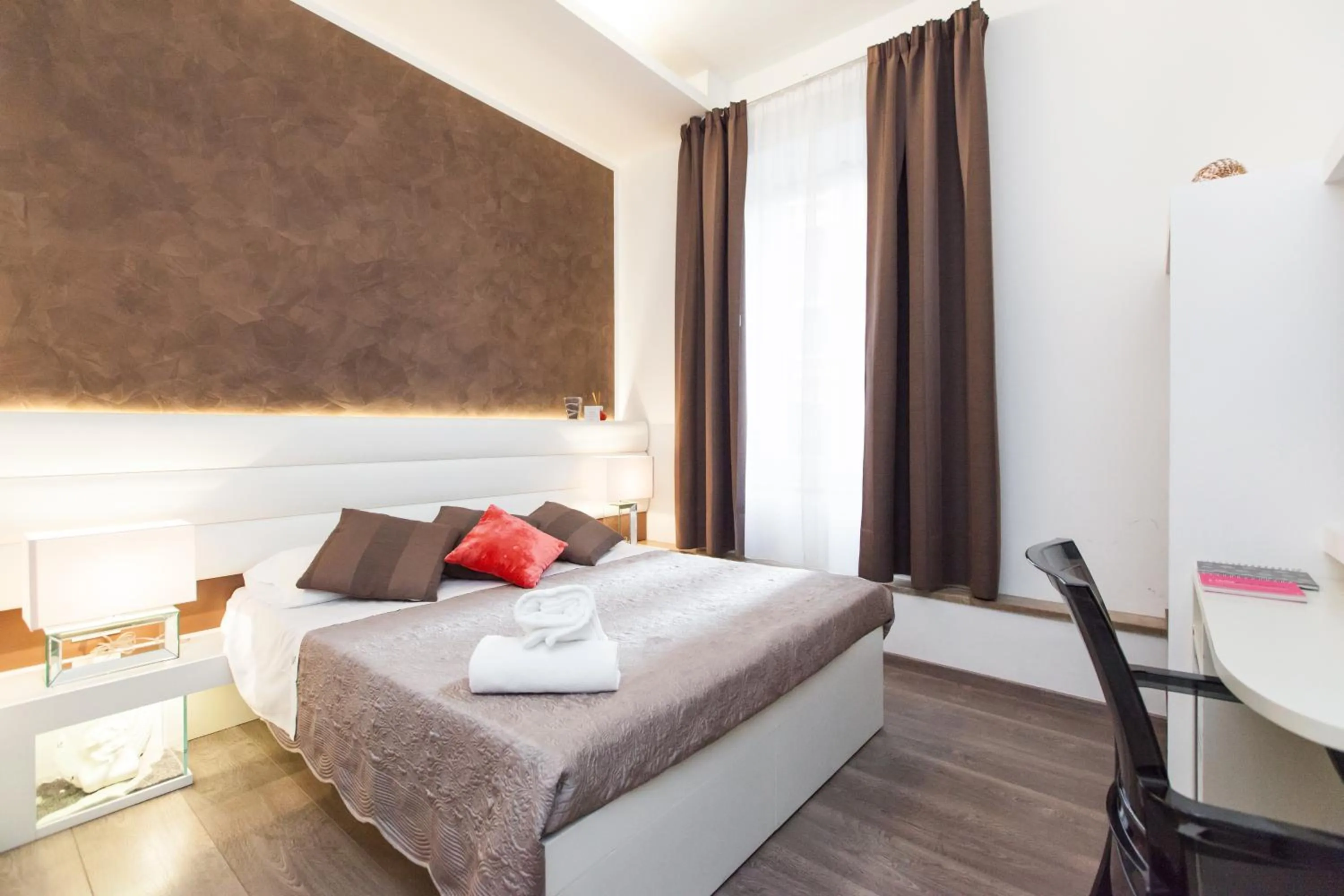 Bed in Town House Fontana Di Trevi