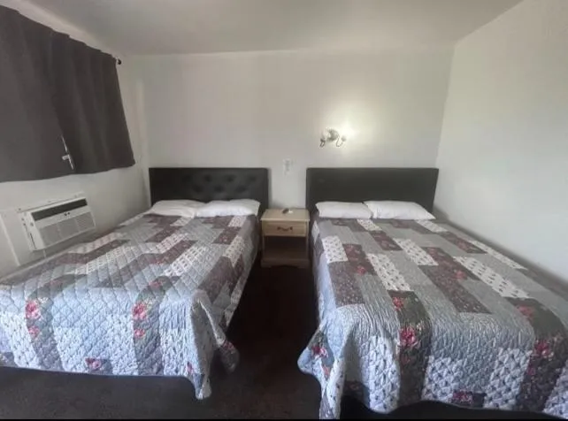 Bed in Anchor Motel & RV Park