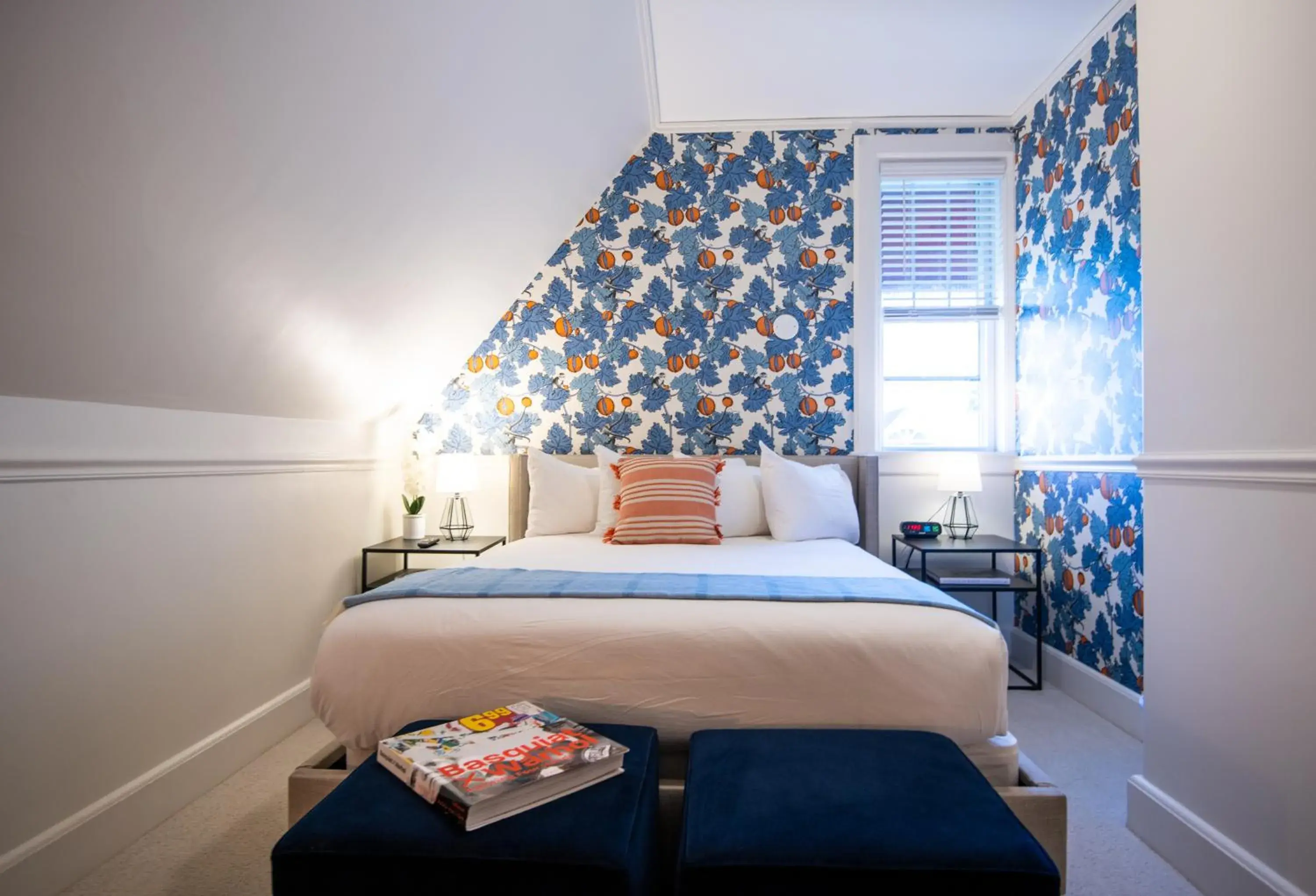 Deluxe Queen Room in Hearthside Inn Deluxe Queen Room in Hearthside Inn