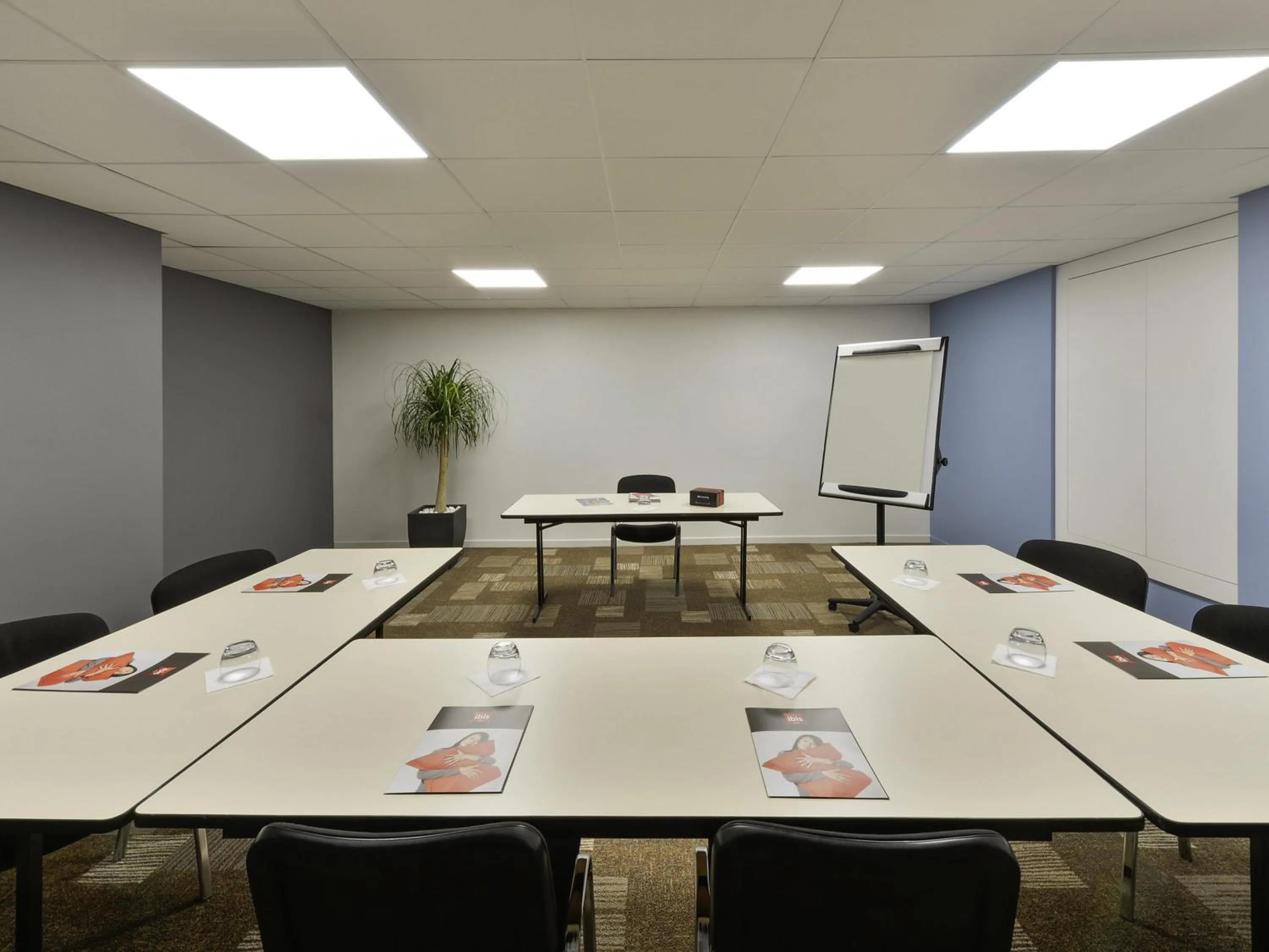 Meeting/conference room in Ibis Roanne Le Coteau Hotel Restaurant