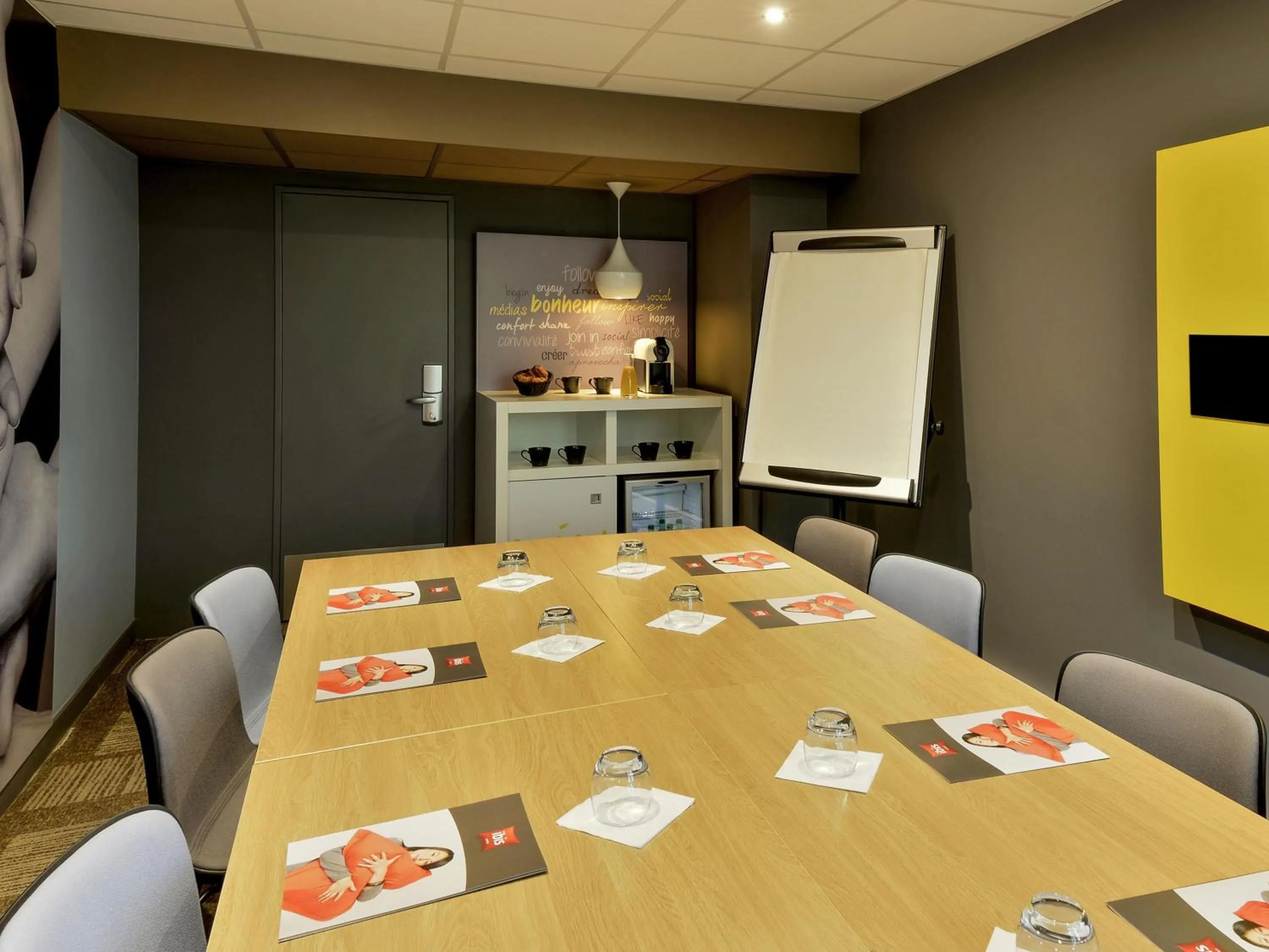 Meeting/conference room in Ibis Roanne Le Coteau Hotel Restaurant