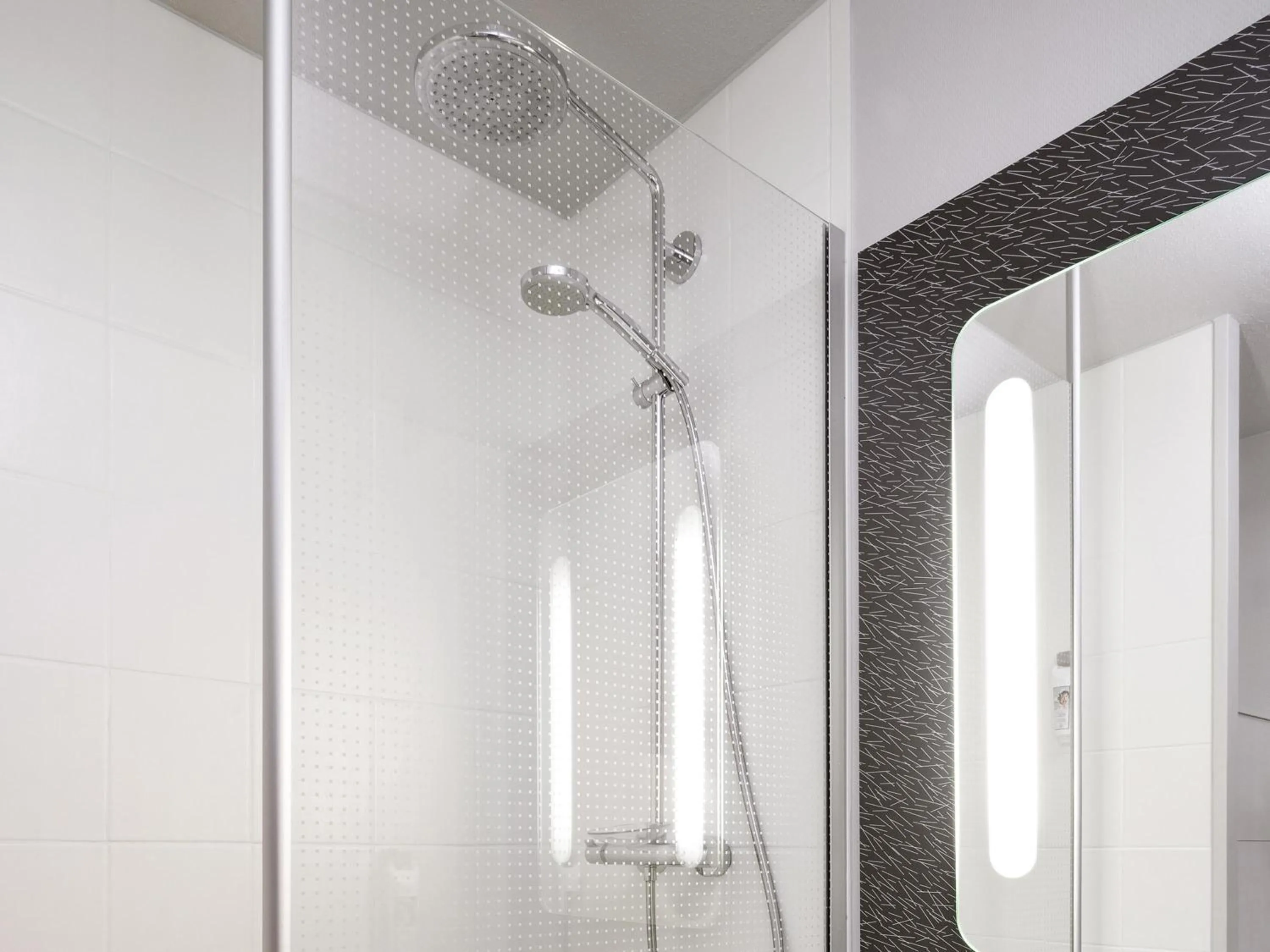 Bedroom in Ibis Roanne Le Coteau Hotel Restaurant