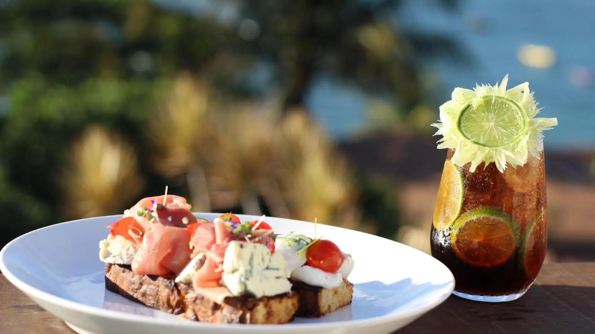 Restaurant/places to eat in HOTEL VILLE LA PLAGE & BEACH CLUB