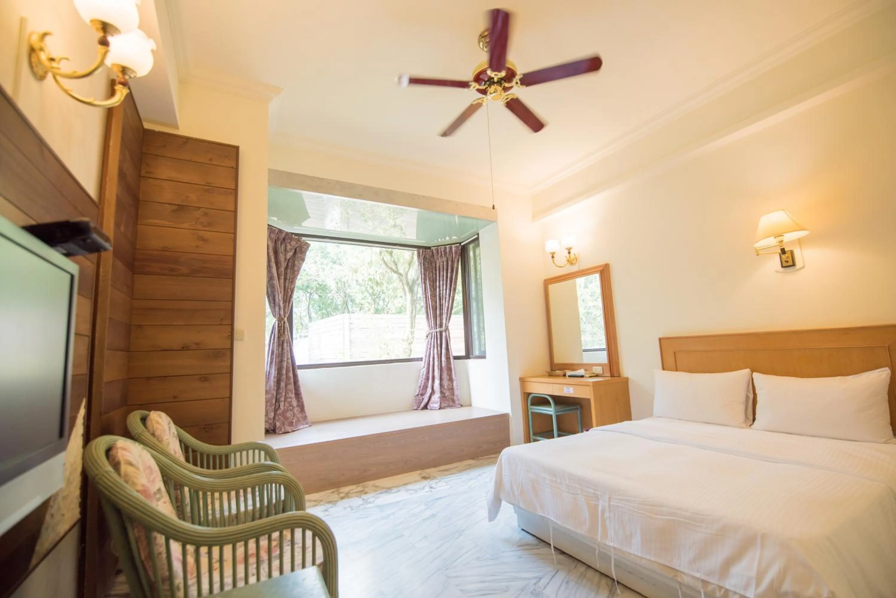 Bed in Hu Shan Hot Spring Hotel