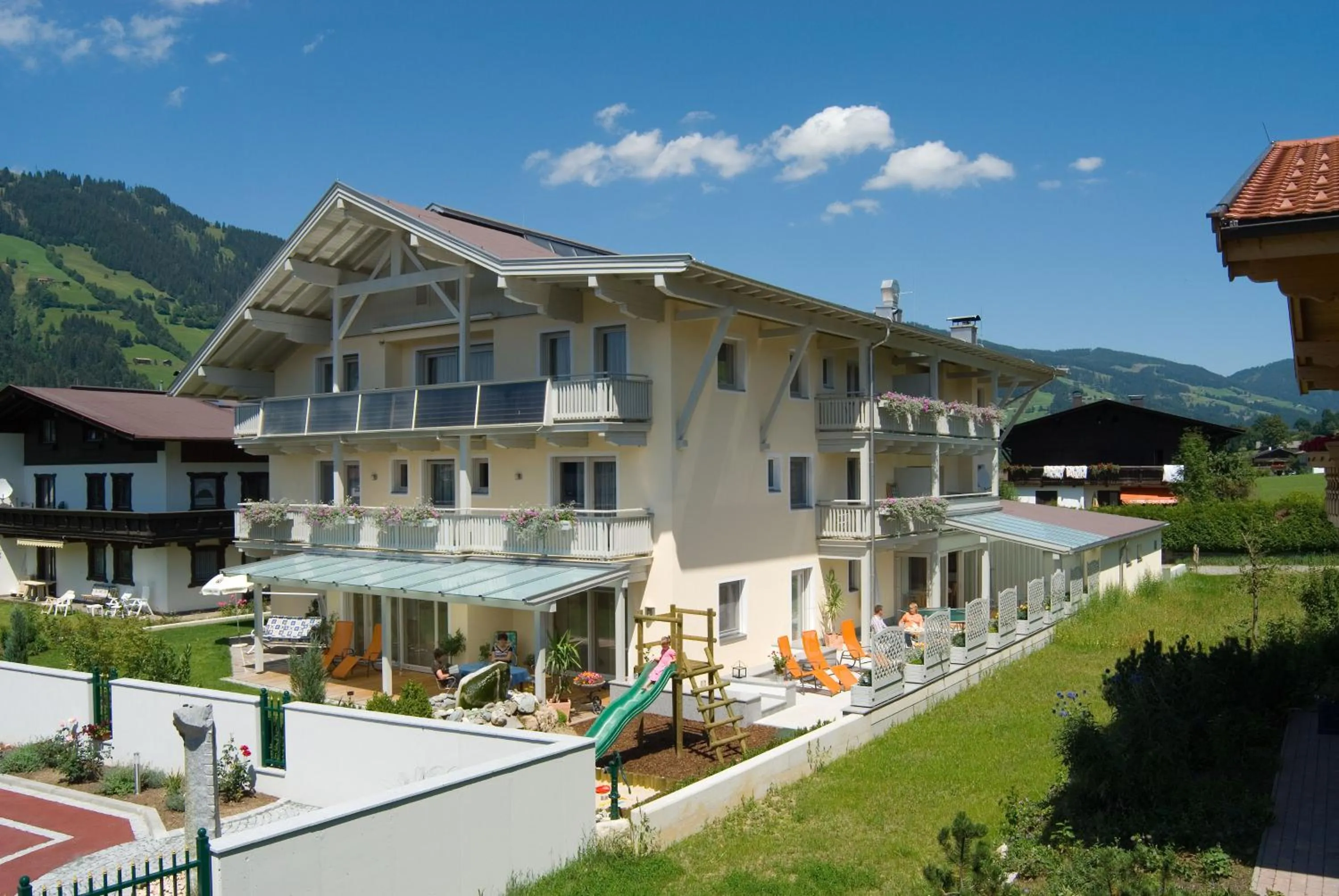 Facade/entrance in Appartements Bergsonne