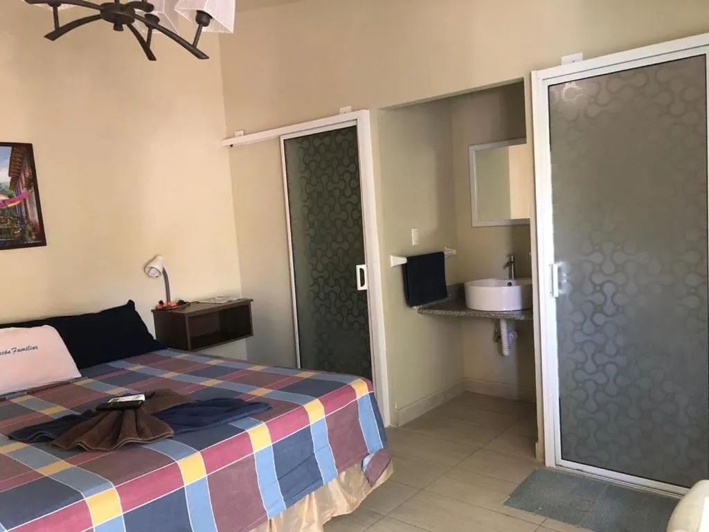 Hotel Rincón Familiar con Piscina, cerca de la playa y restaurante
