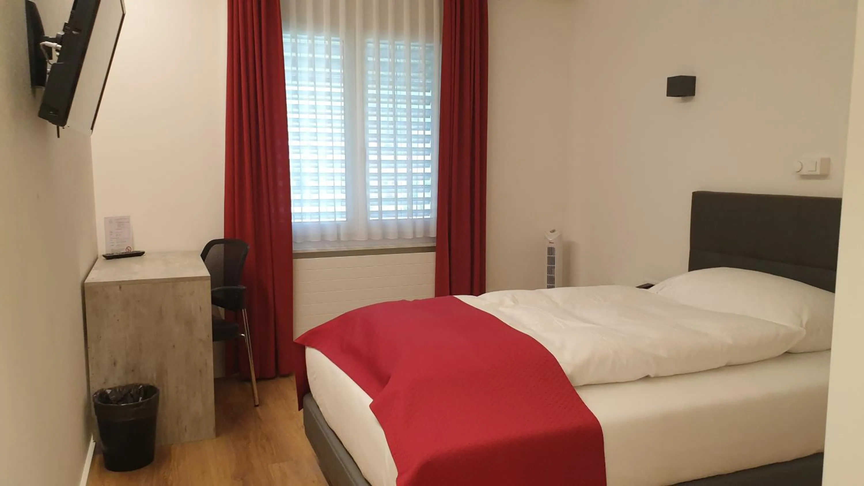 Photo of the whole room, Bed in Hotel Balsthal