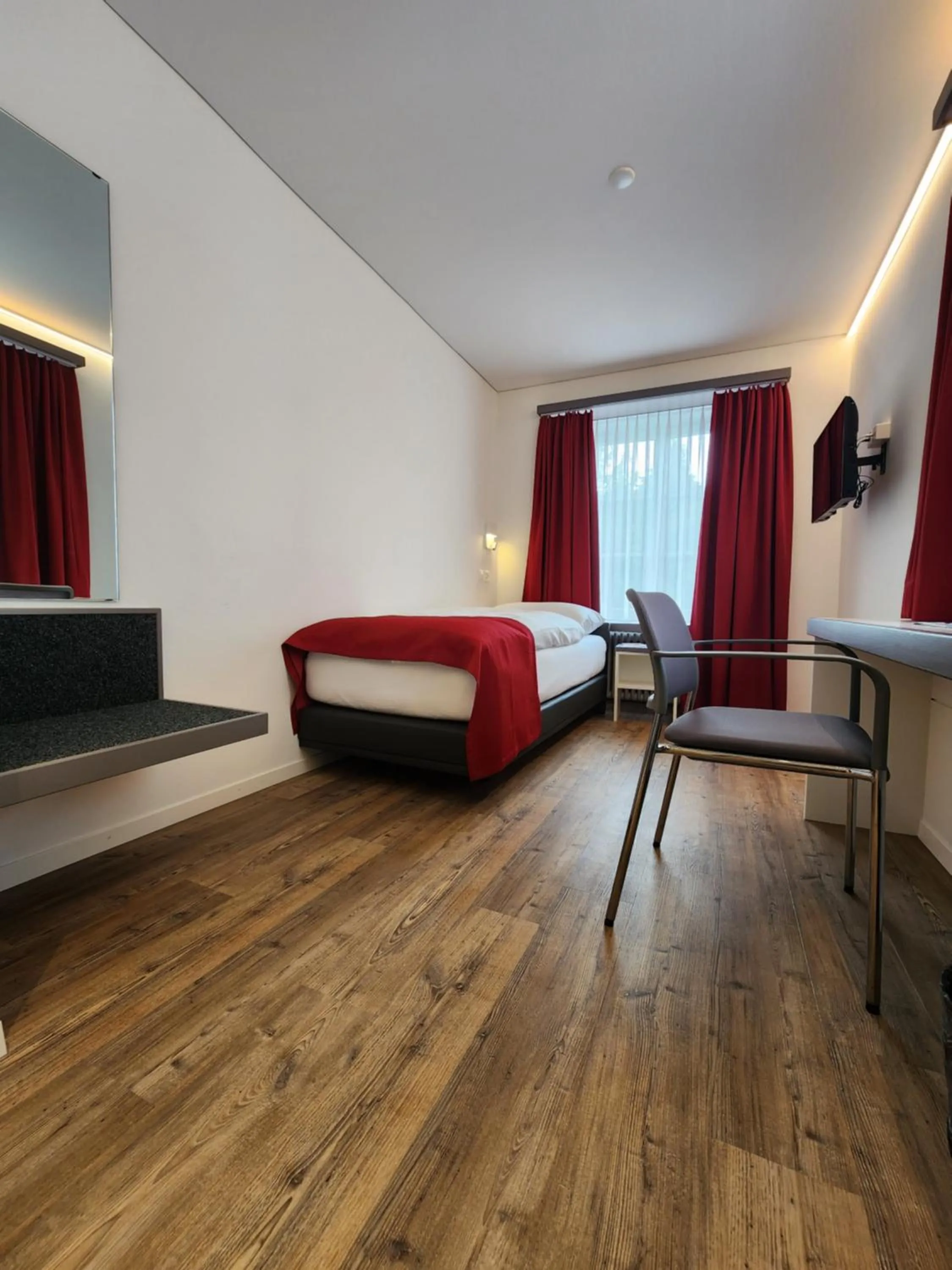 Bedroom, Bed in Hotel Balsthal